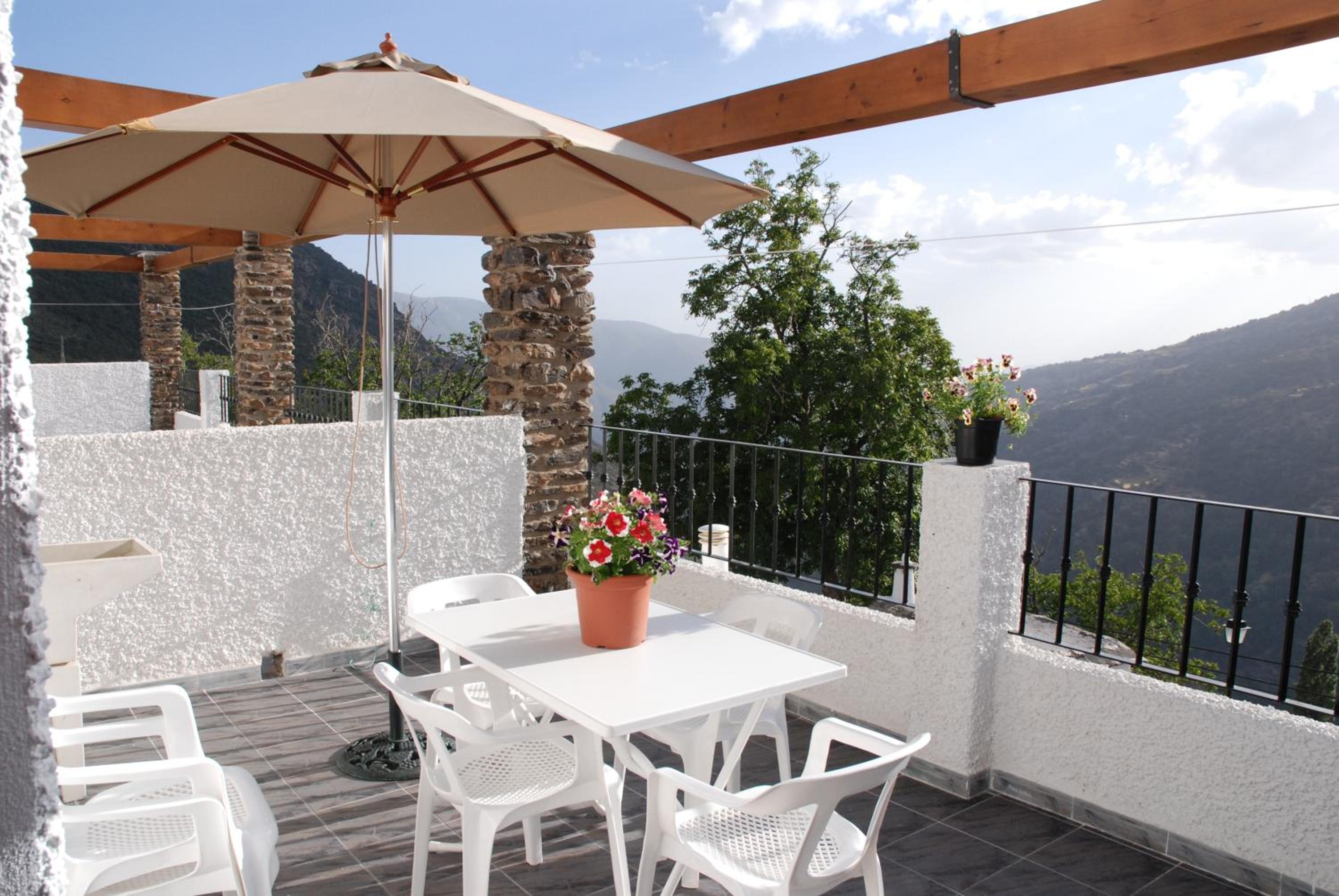Apartment with Mountain View photo 3