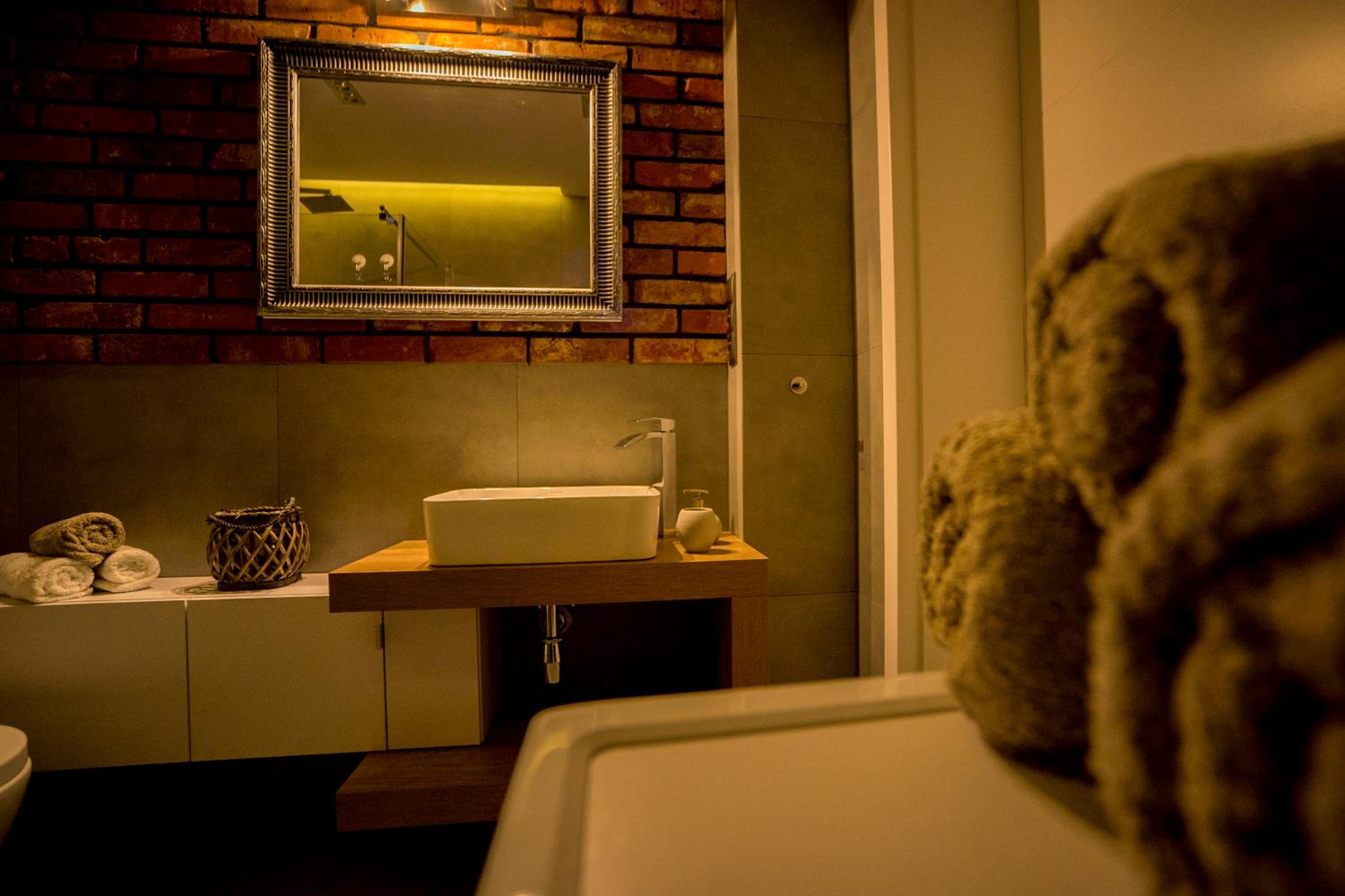 Apartment with Terrace - Photo 21