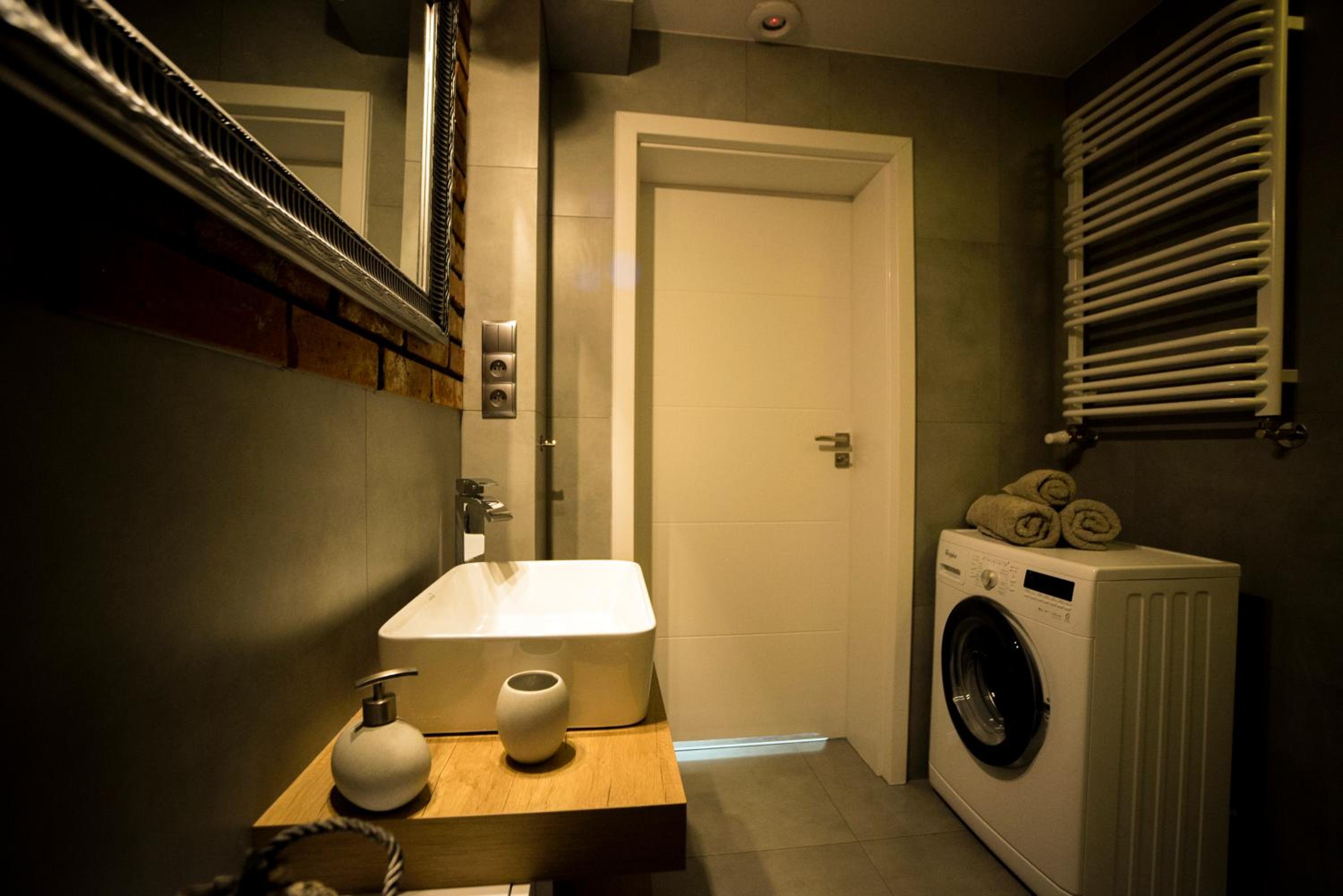 Apartment with Terrace - Photo 20