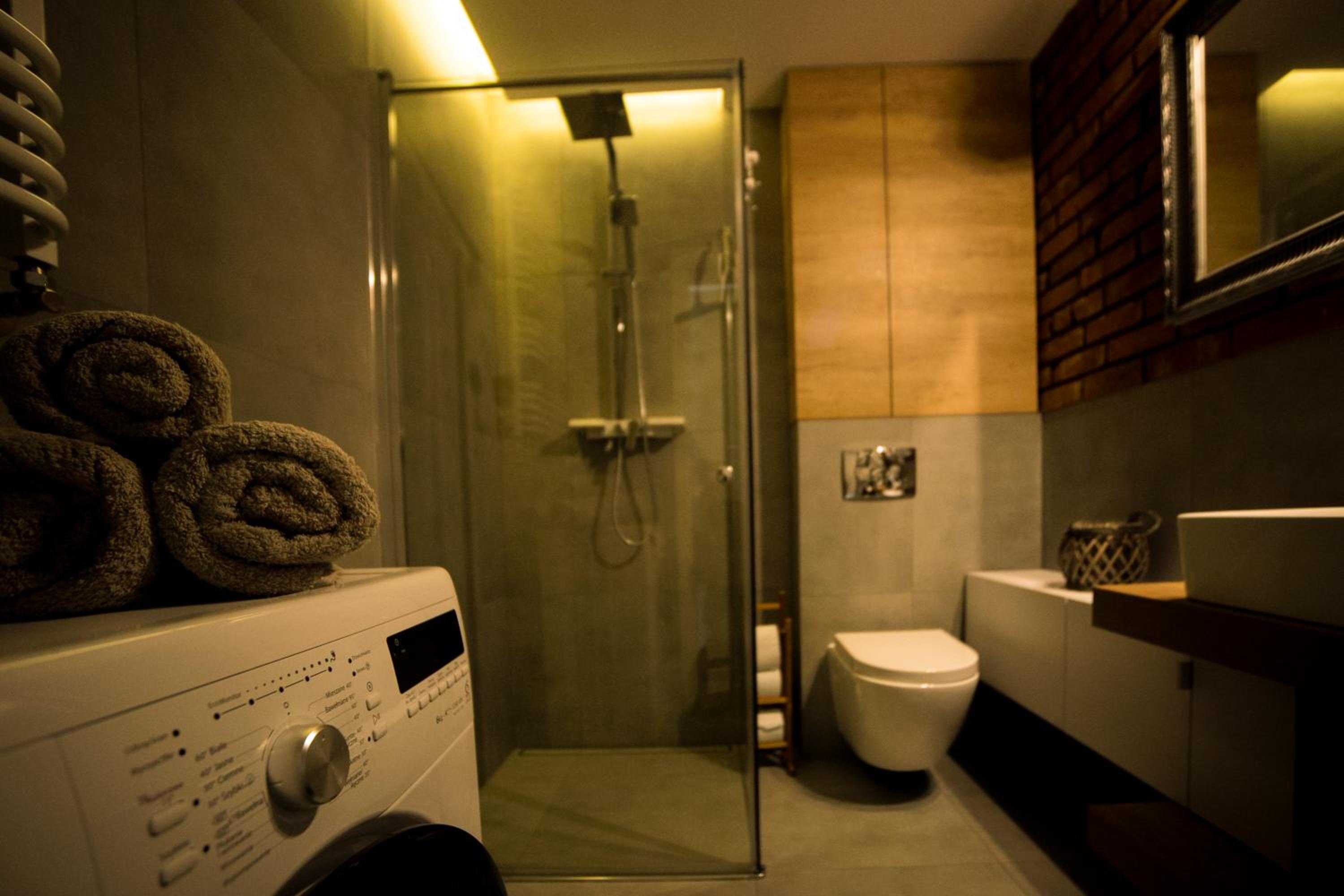 Apartment with Terrace - Photo 18