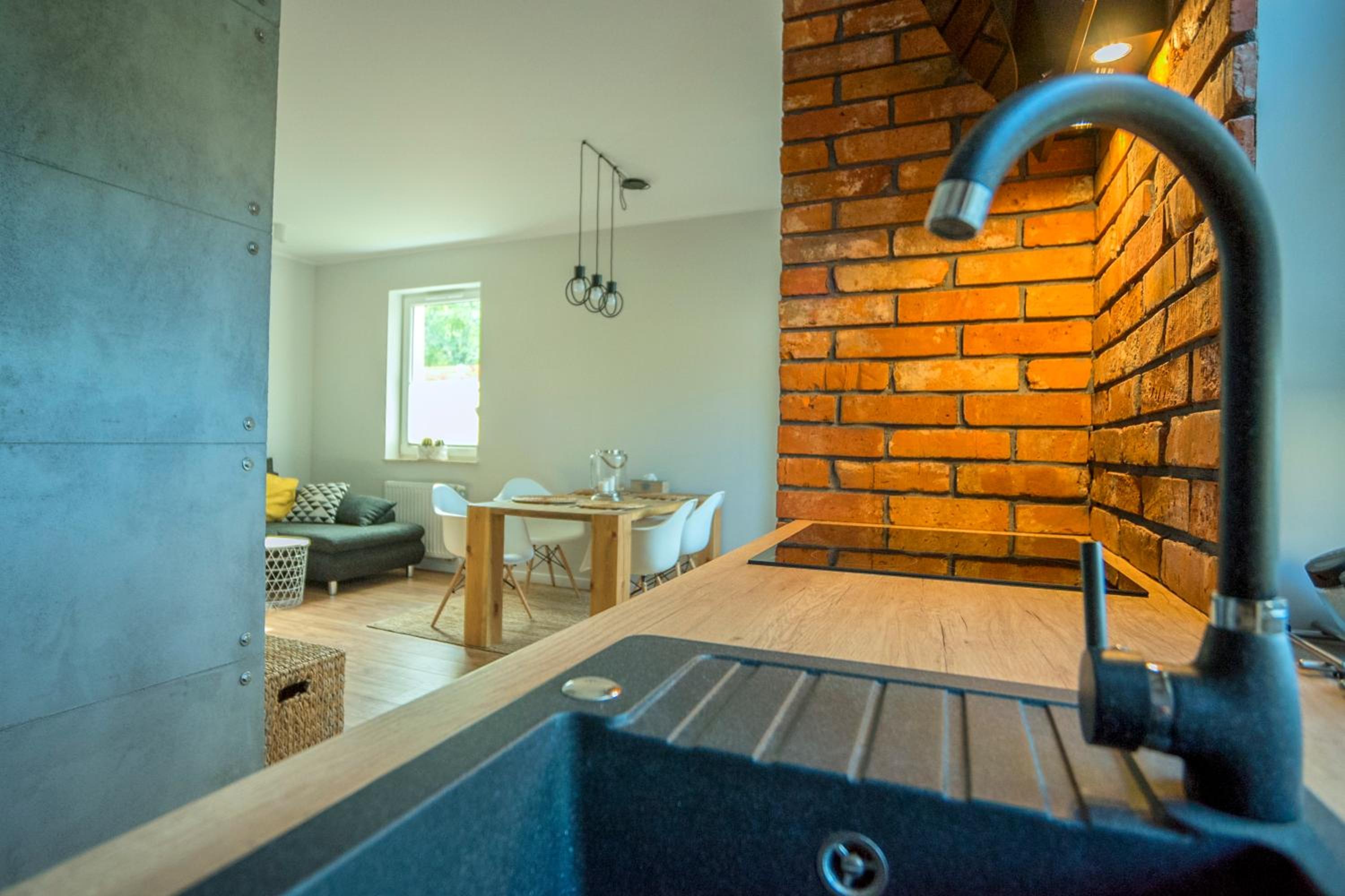 Apartment with Terrace - Photo 17