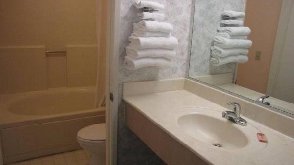 Deluxe King Room - Photo 2