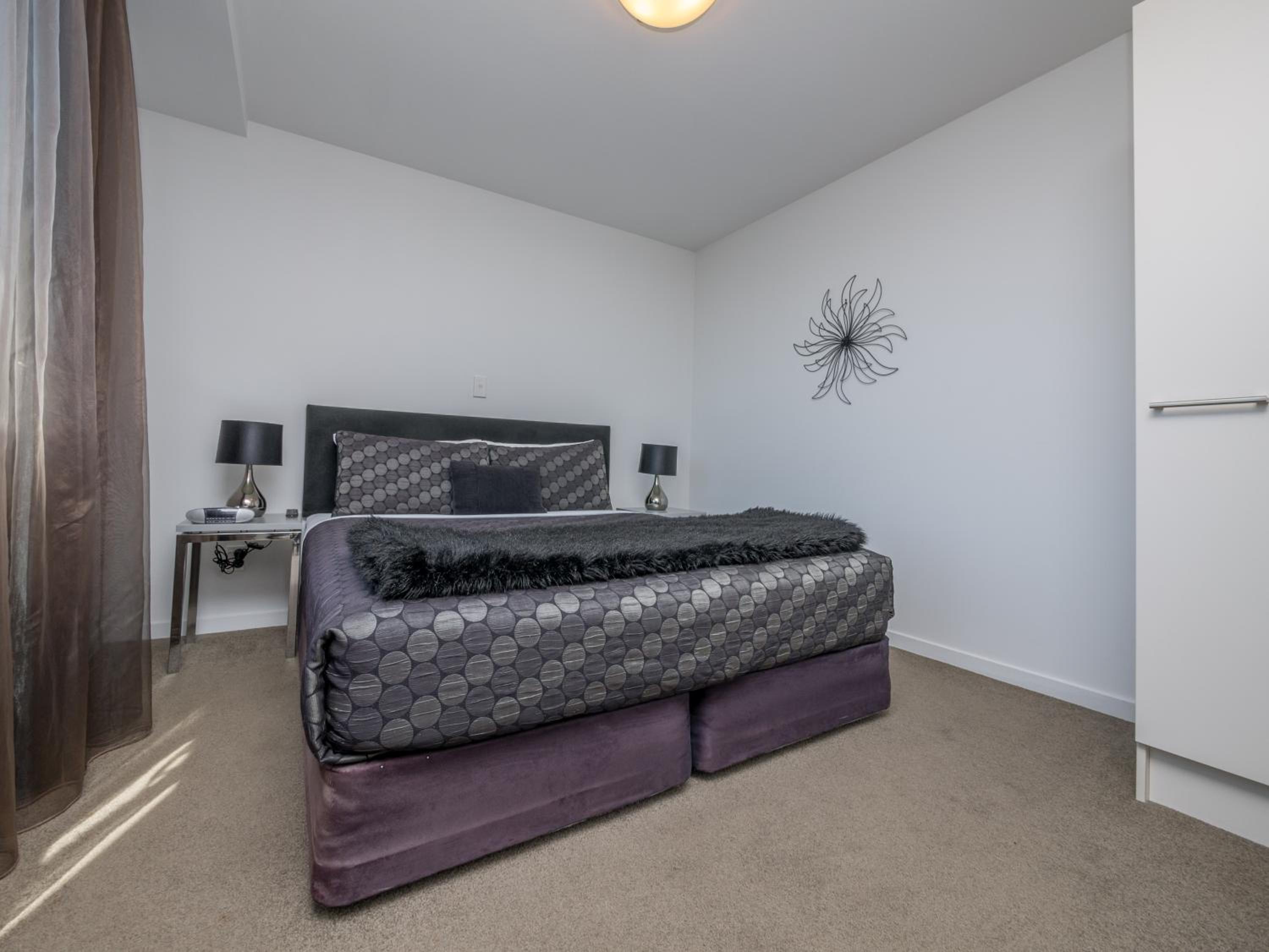 Deluxe One-Bedroom Apartment with Spa Bath
