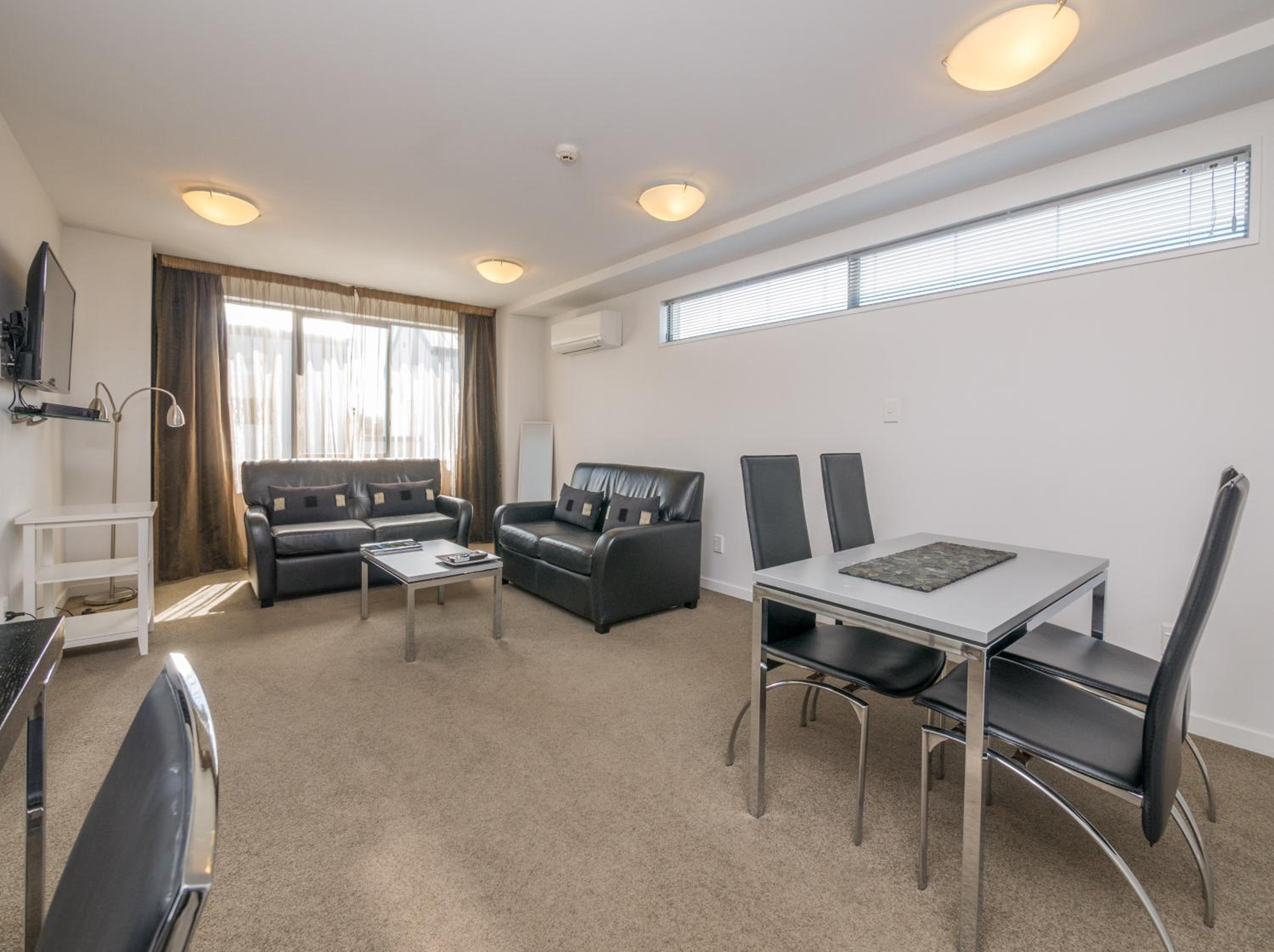 Deluxe One-Bedroom Apartment with Spa Bath photo 2