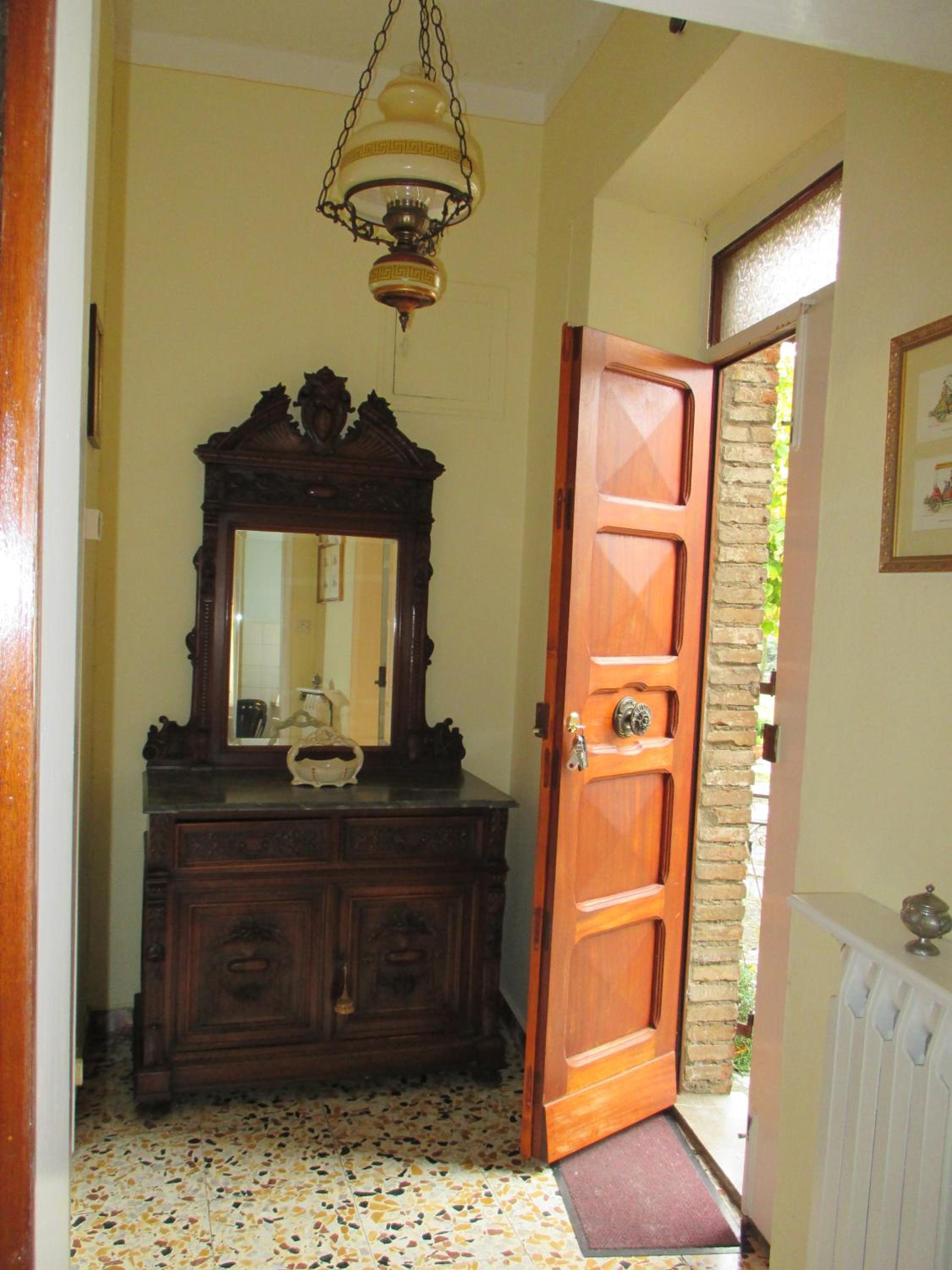 One-Bedroom House - Photo 11
