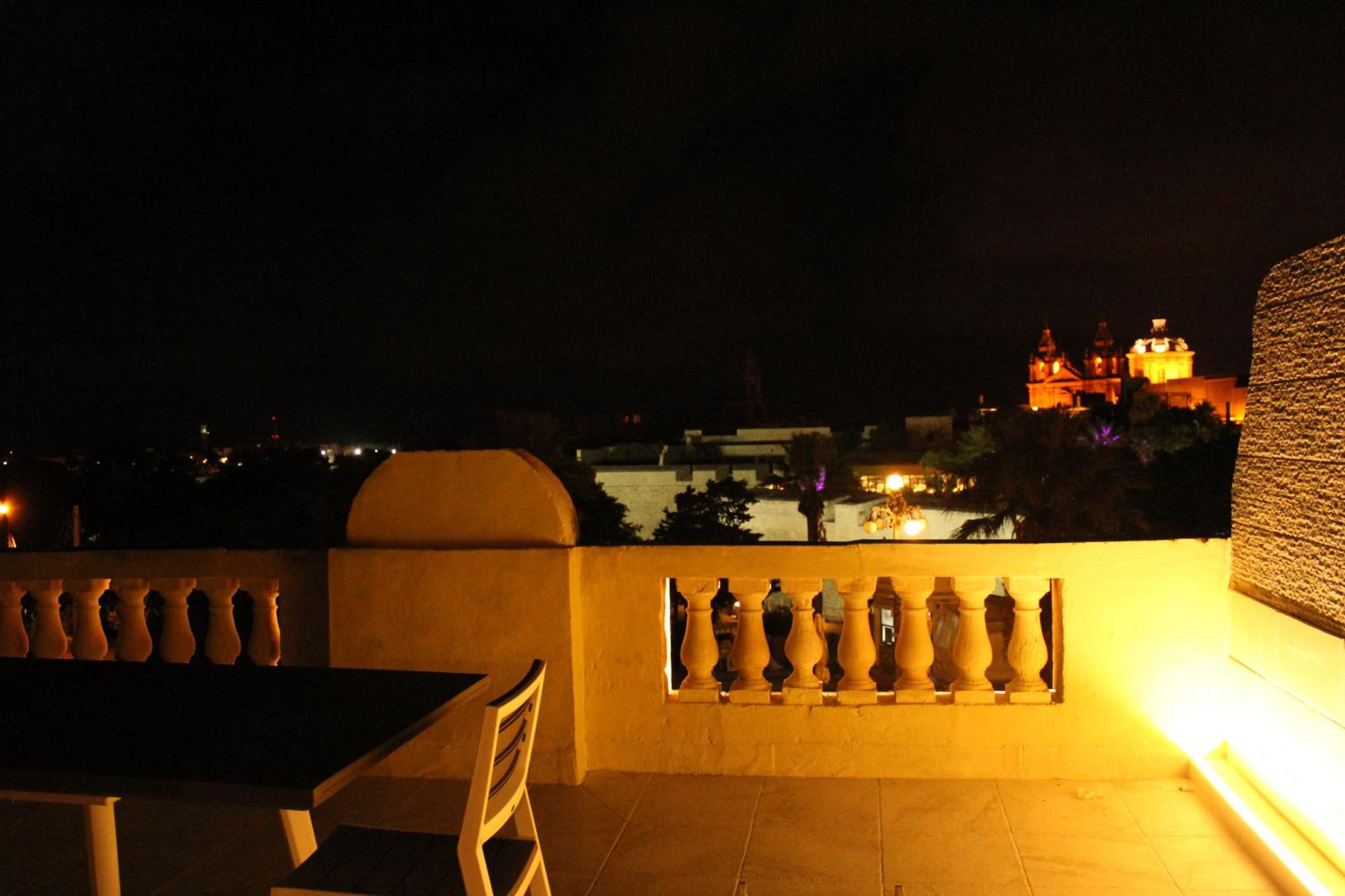 Suite with Terrace - Photo 36