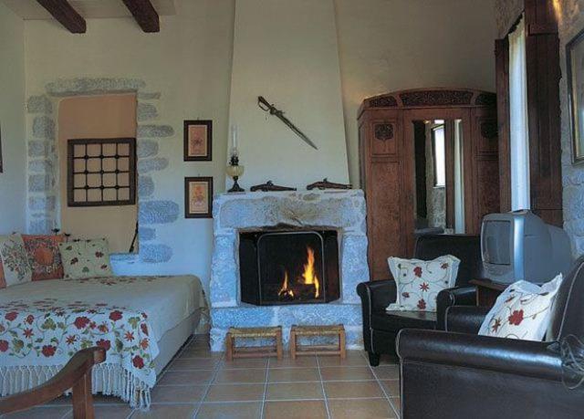One-Bedroom Apartment (2 Adults + 2 Children) - Photo 1