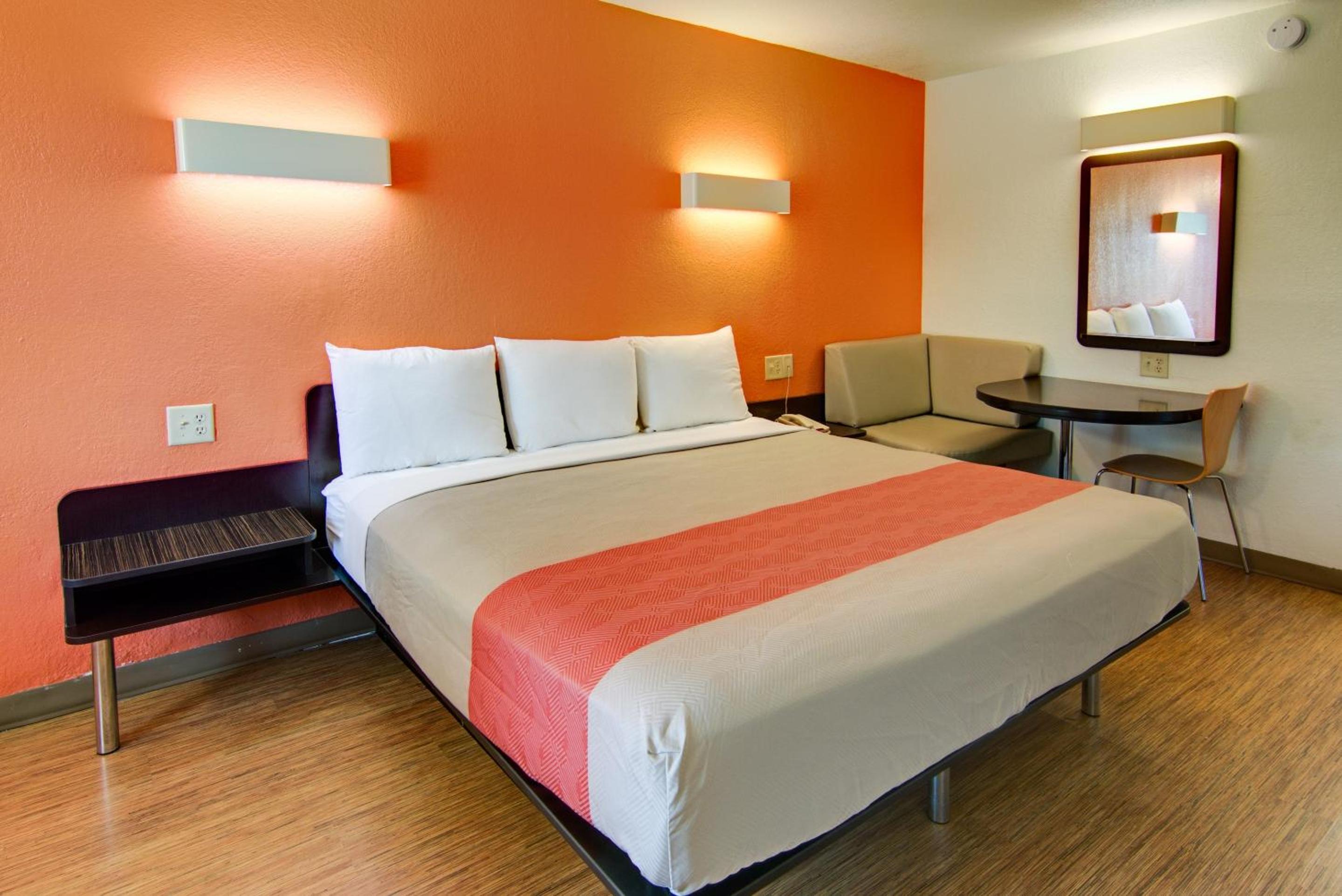King Room - Non-Smoking - Photo 11