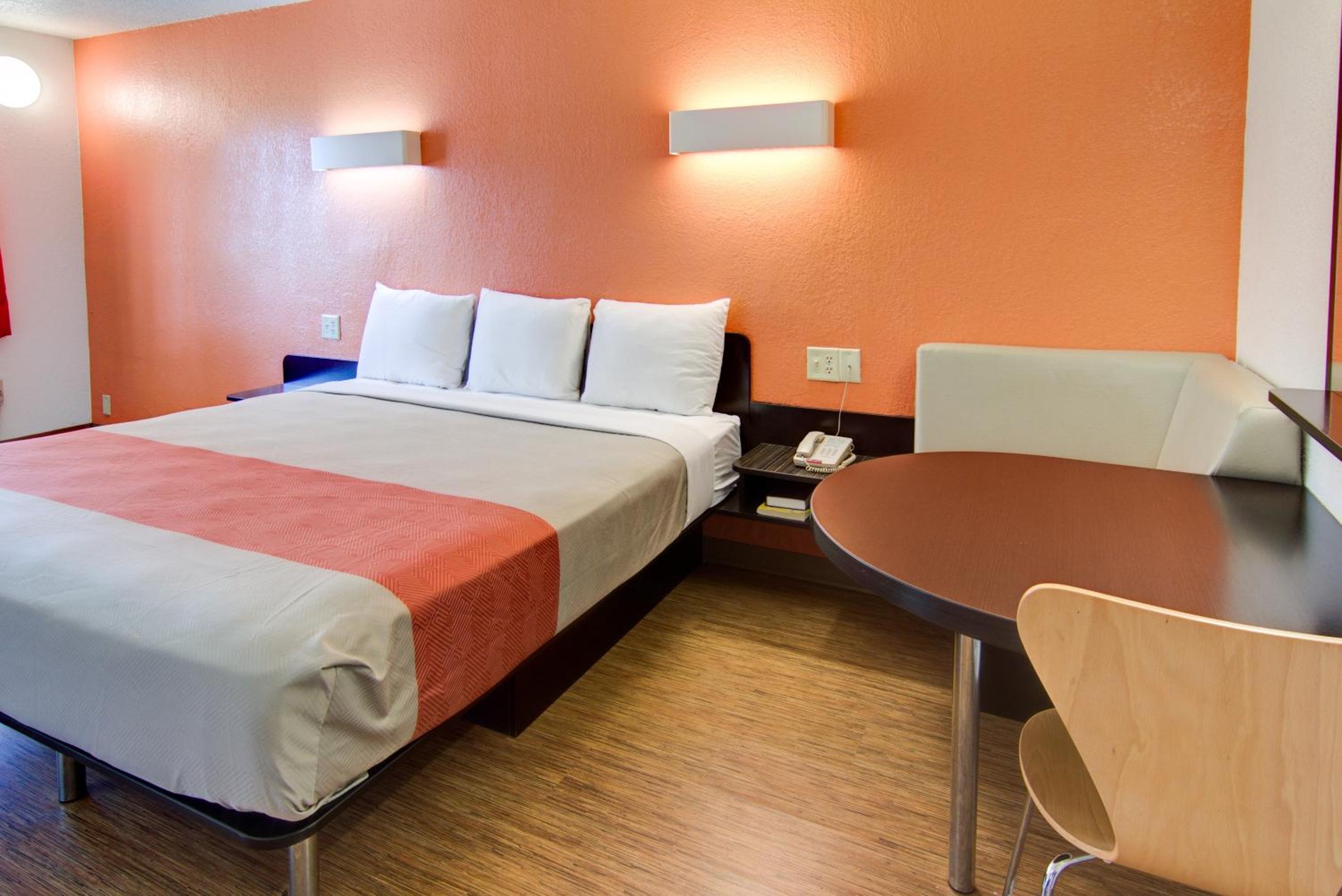 King Room - Non-Smoking - Photo 17