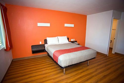 King Room - Non-Smoking photo 1