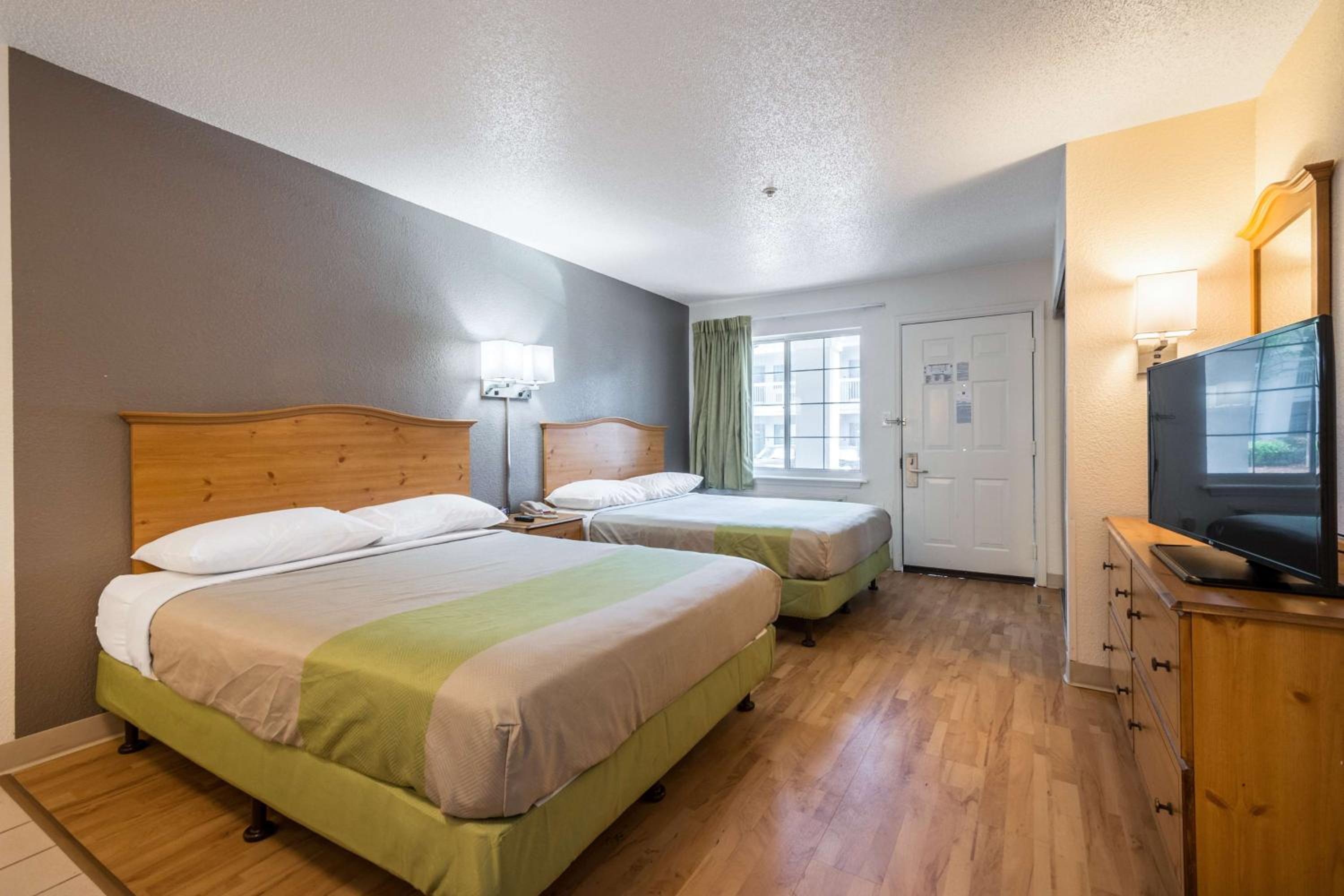 Queen Room with Two Queen Beds - Smoking photo 1