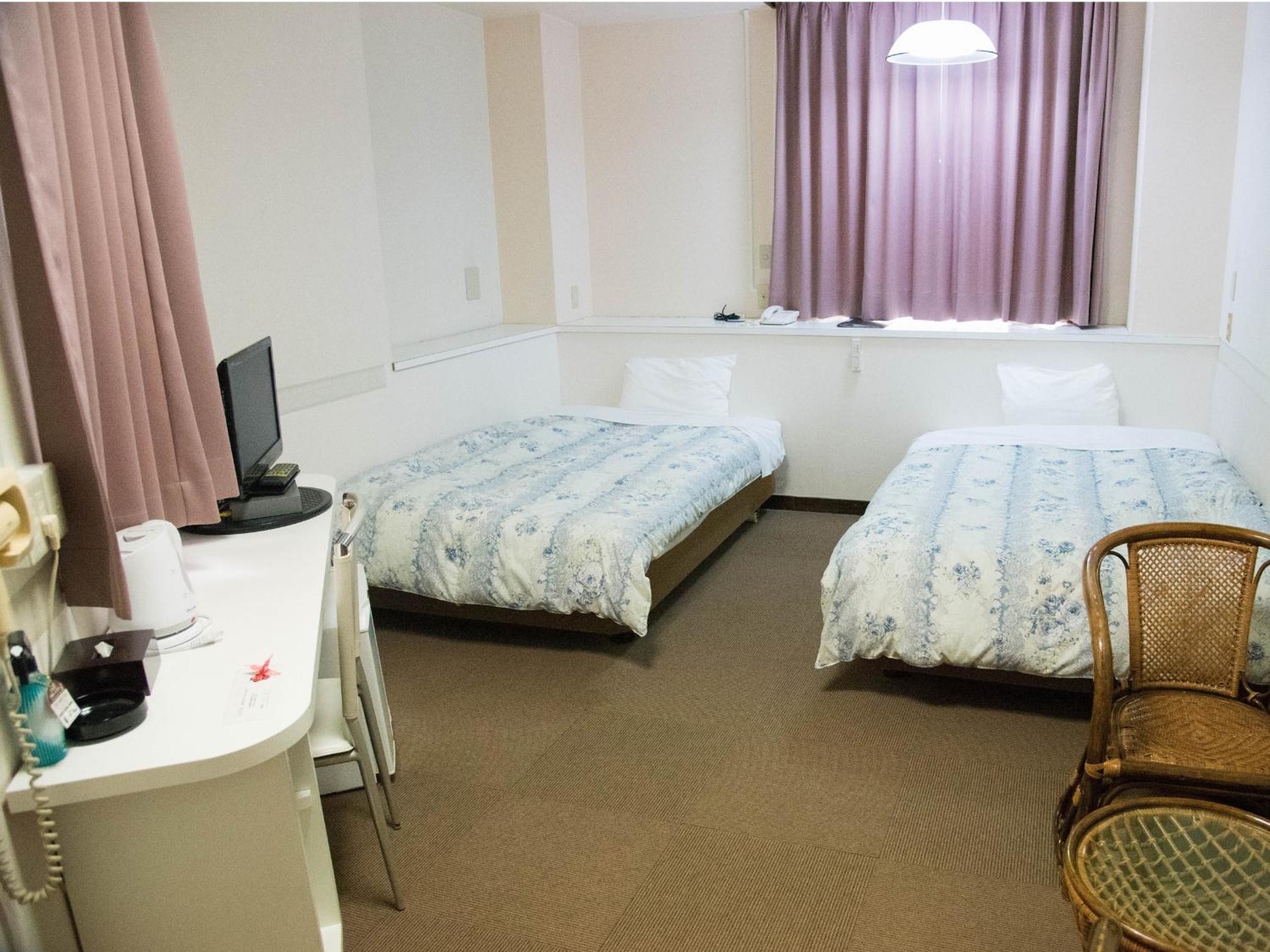 Economy Twin Room - Smoking photo 3
