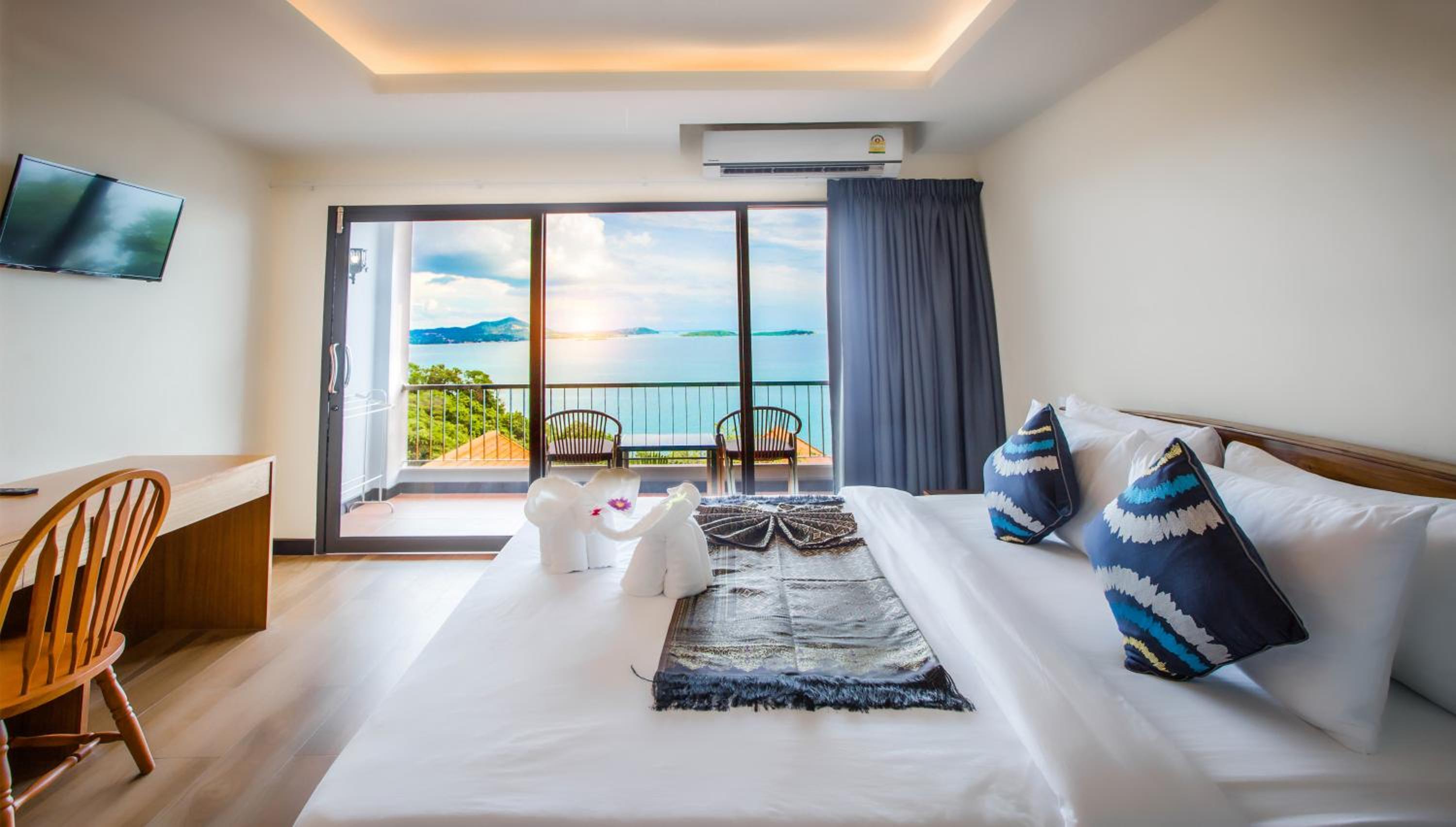 Deluxe Double or Twin Room with Sea View - Photo 9