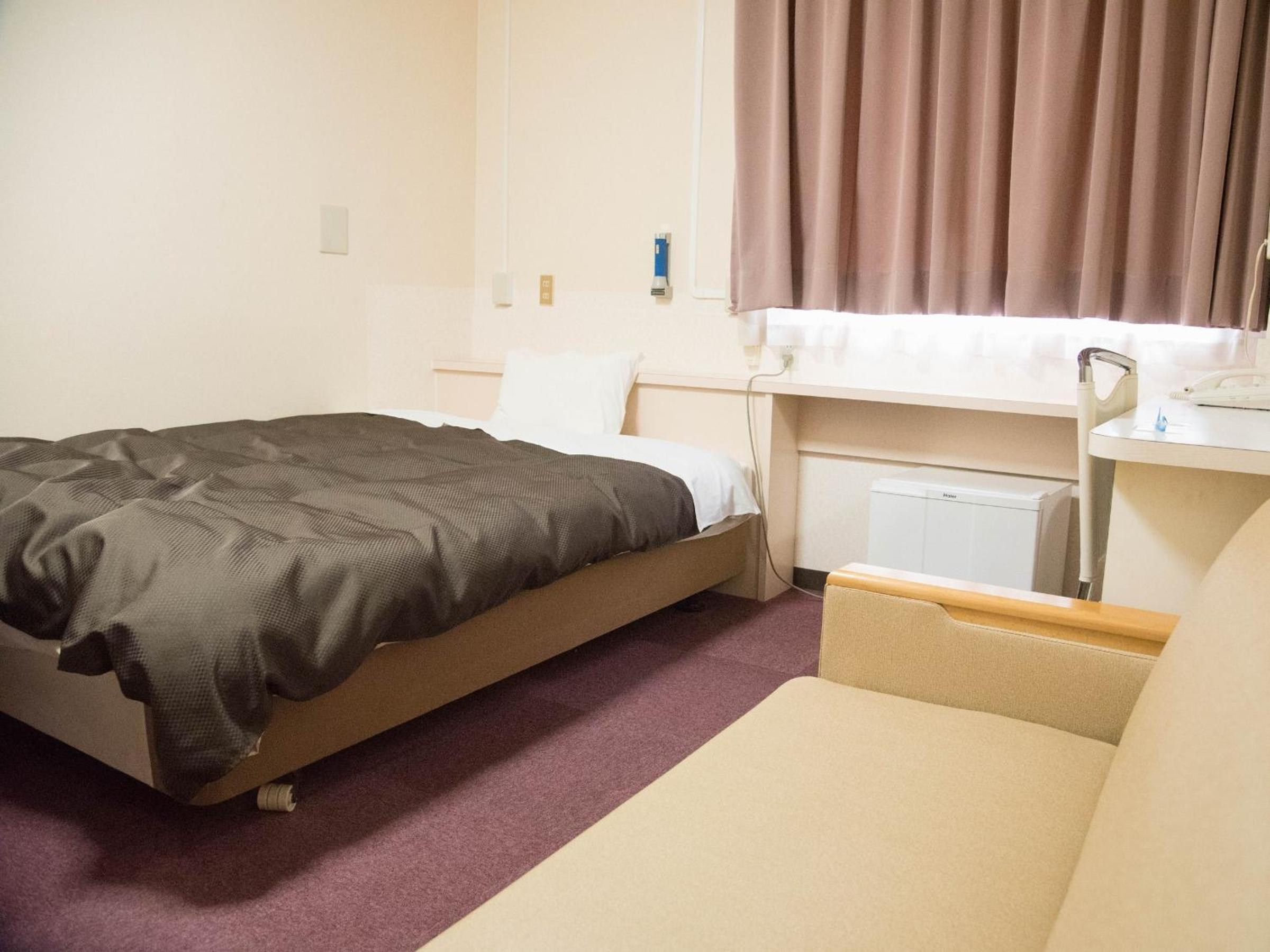 Economy Double Room - Smoking photo 2