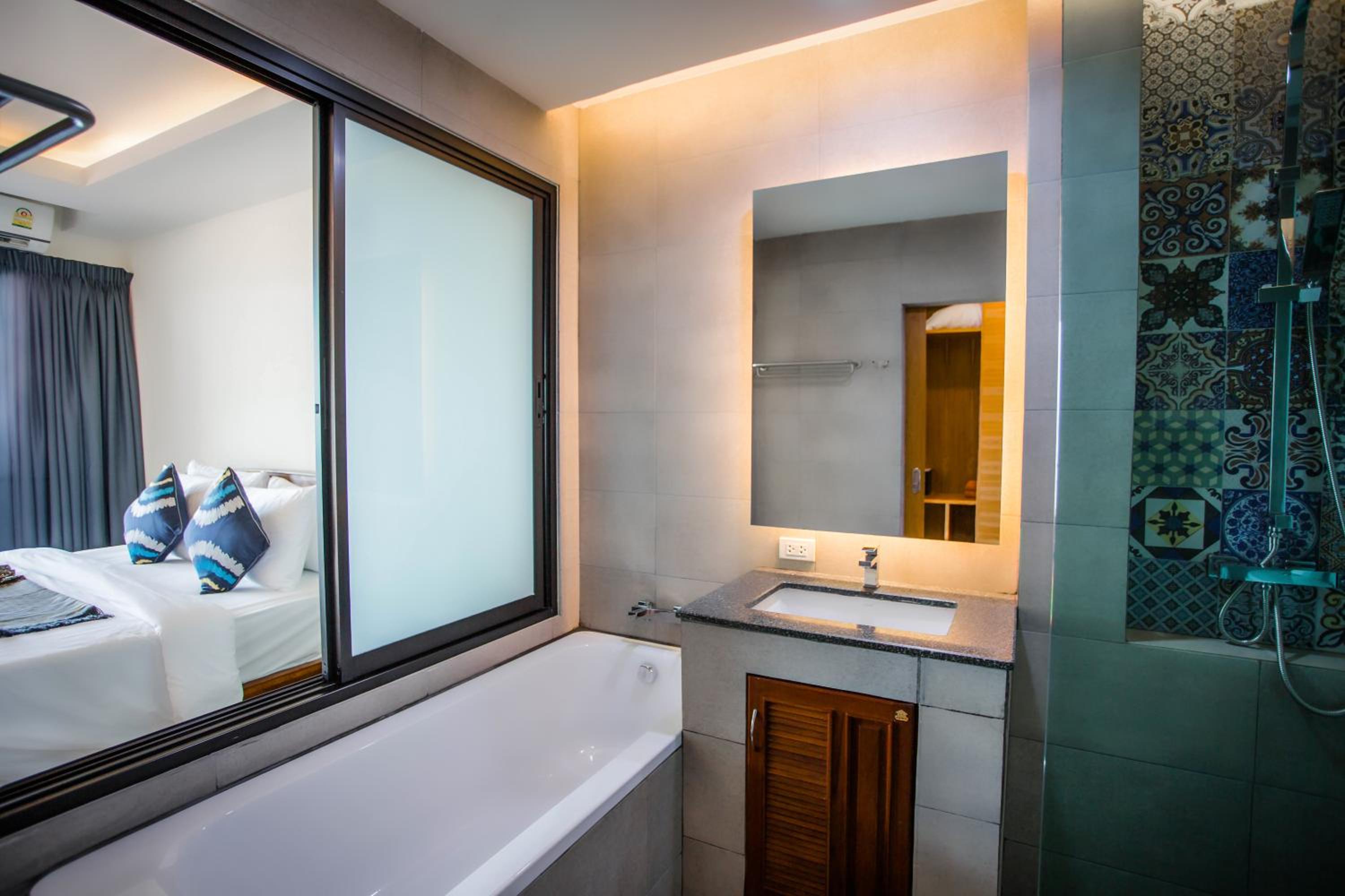 Deluxe Double or Twin Room with Sea View - Photo 5