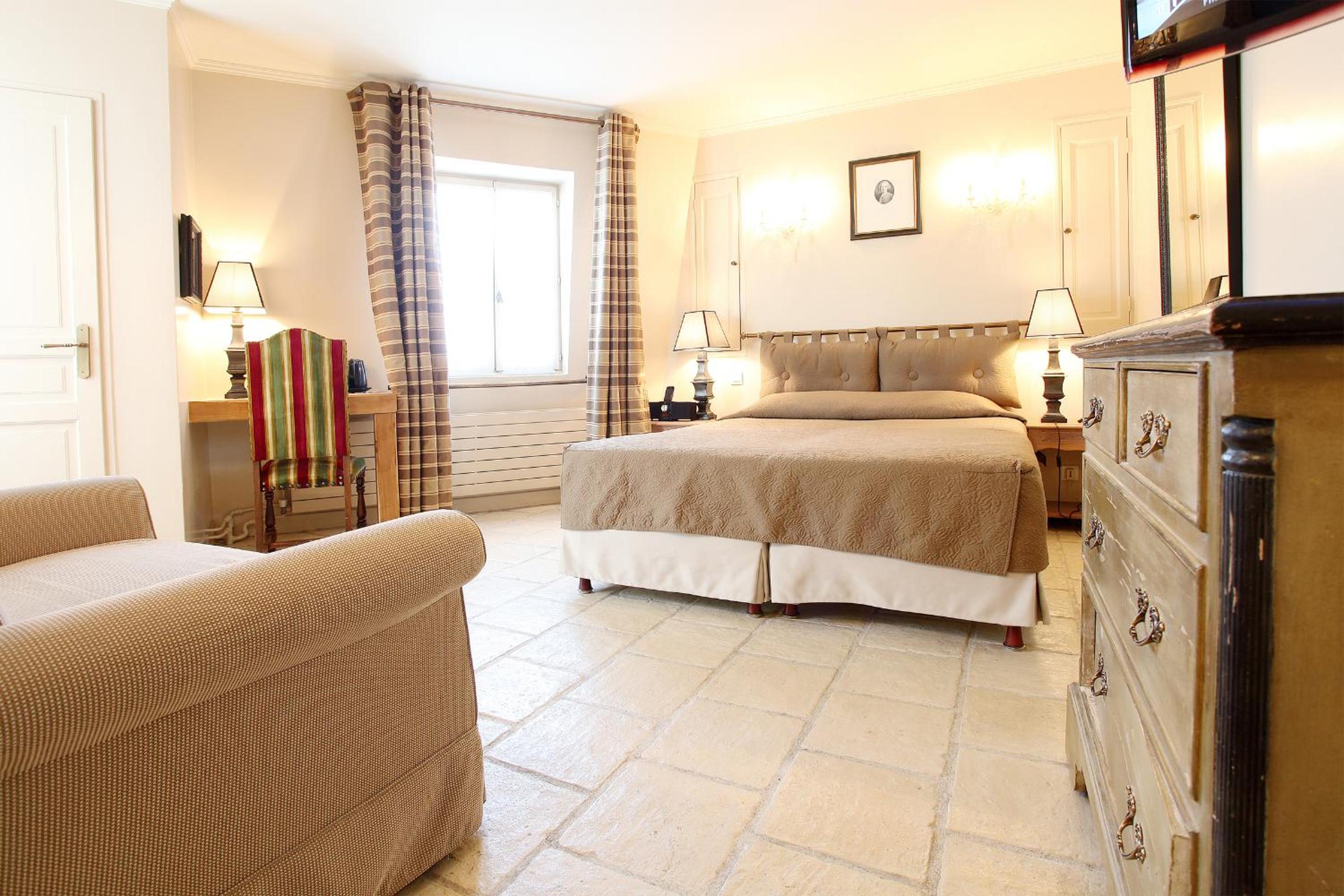 Triple Room thumbnail 5