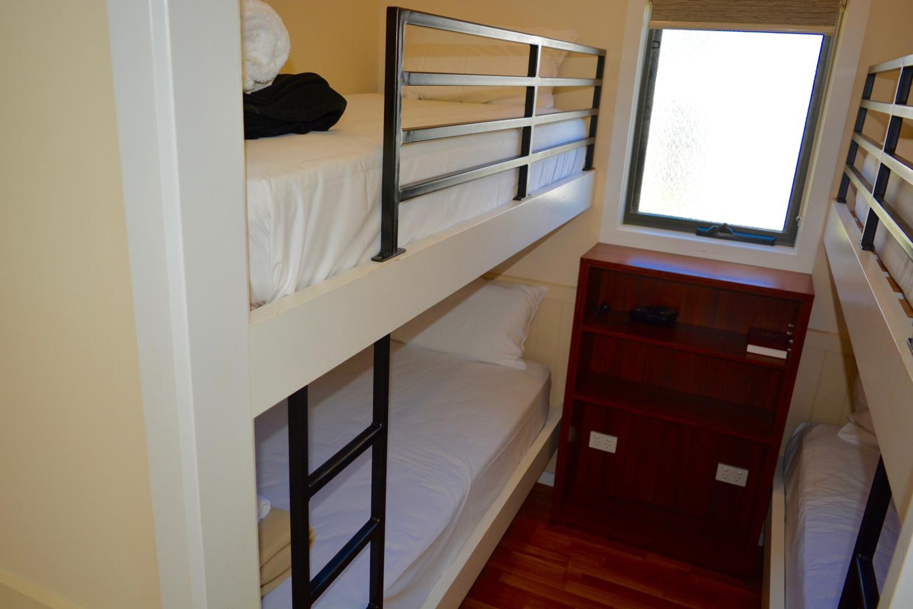 Deluxe Family Two-Bedroom Cabin with Private Bathroom photo 3
