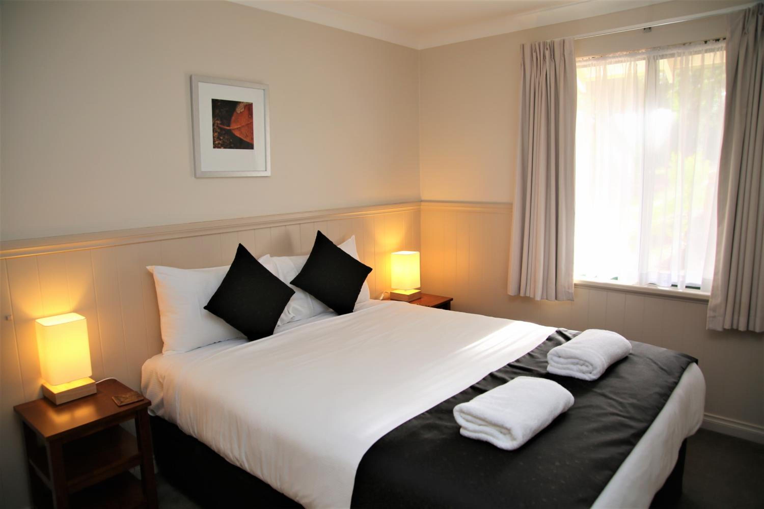 Ibis Chalet with Lake View photo 2