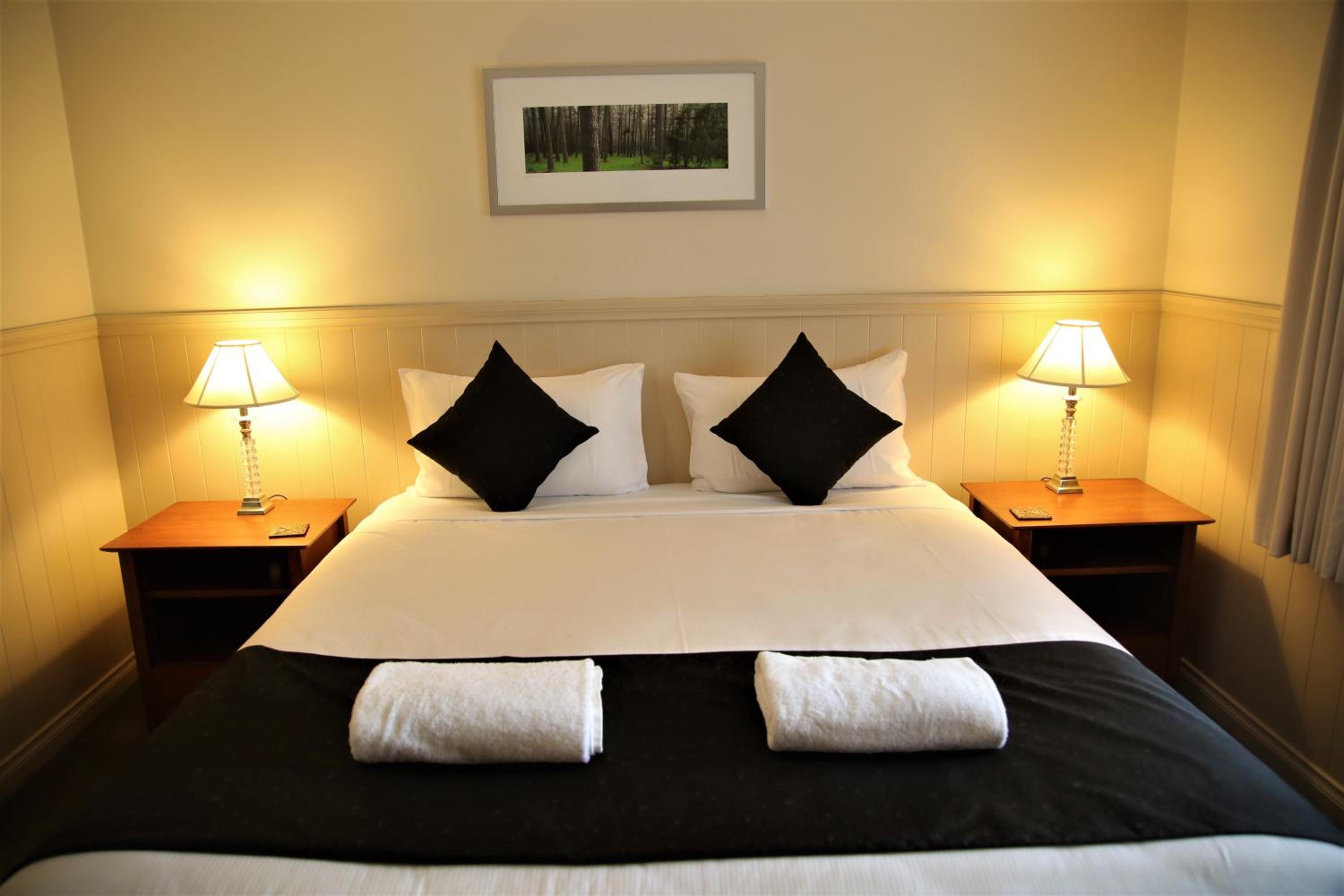 Ibis Chalet with Lake View photo 3