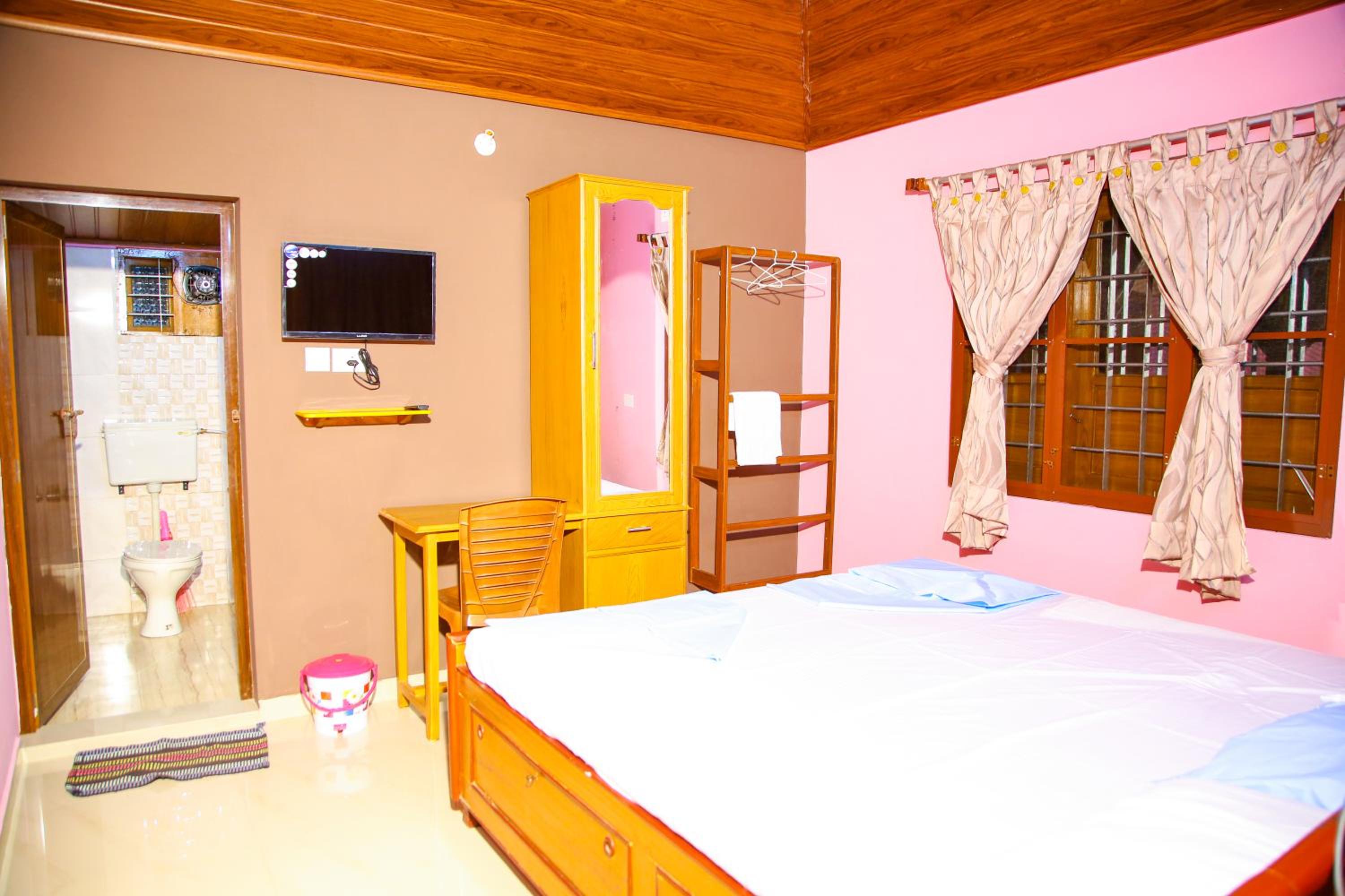 Double Room with Private Bathroom photo 2