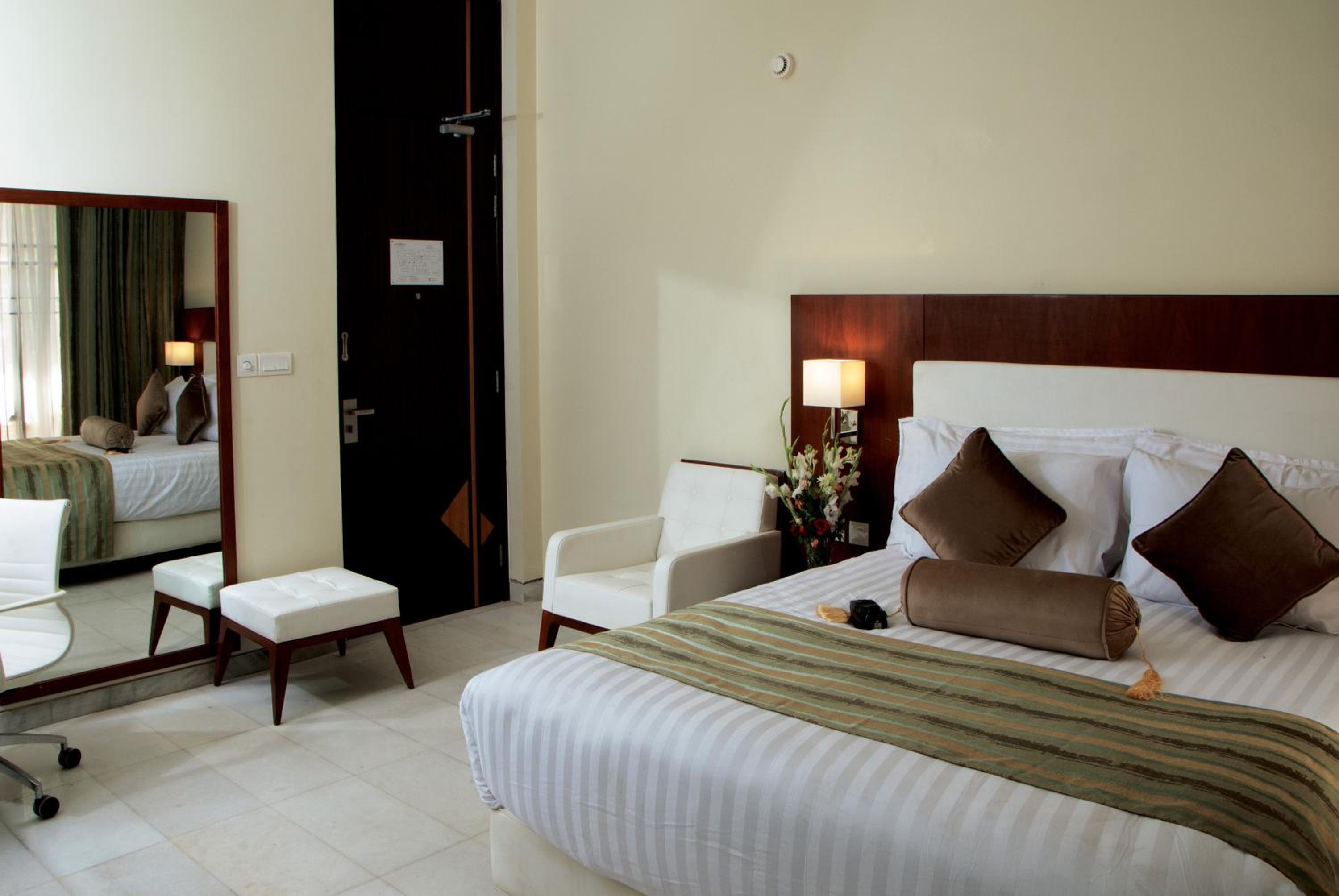 Queen Room with Two Queen Beds photo 3
