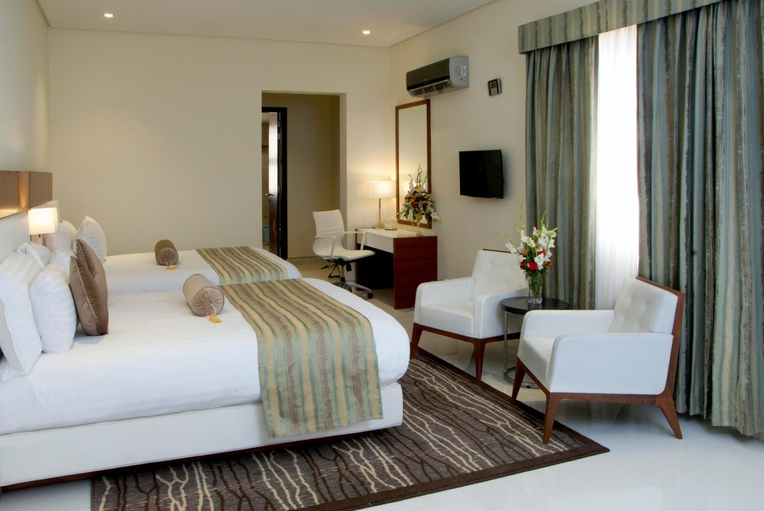 Queen Room with Two Queen Beds photo 1