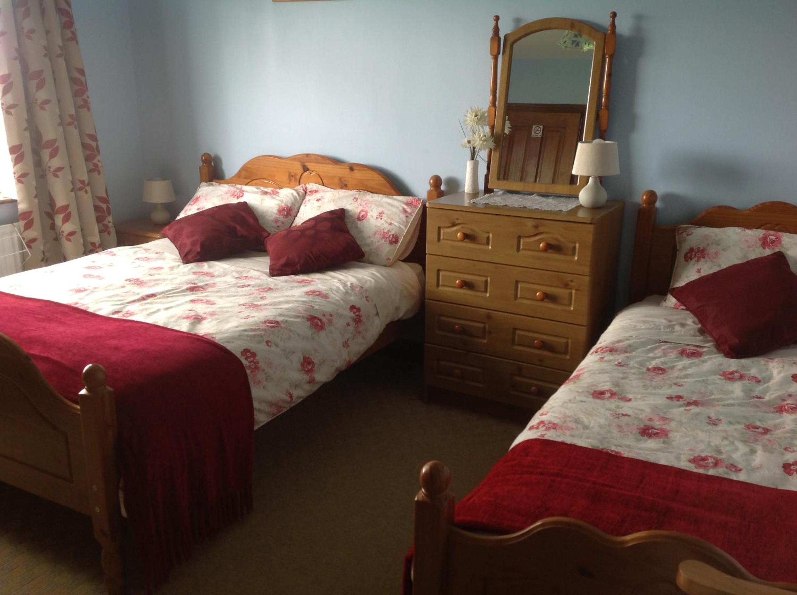 Triple Room with Bathroom - Photo 4