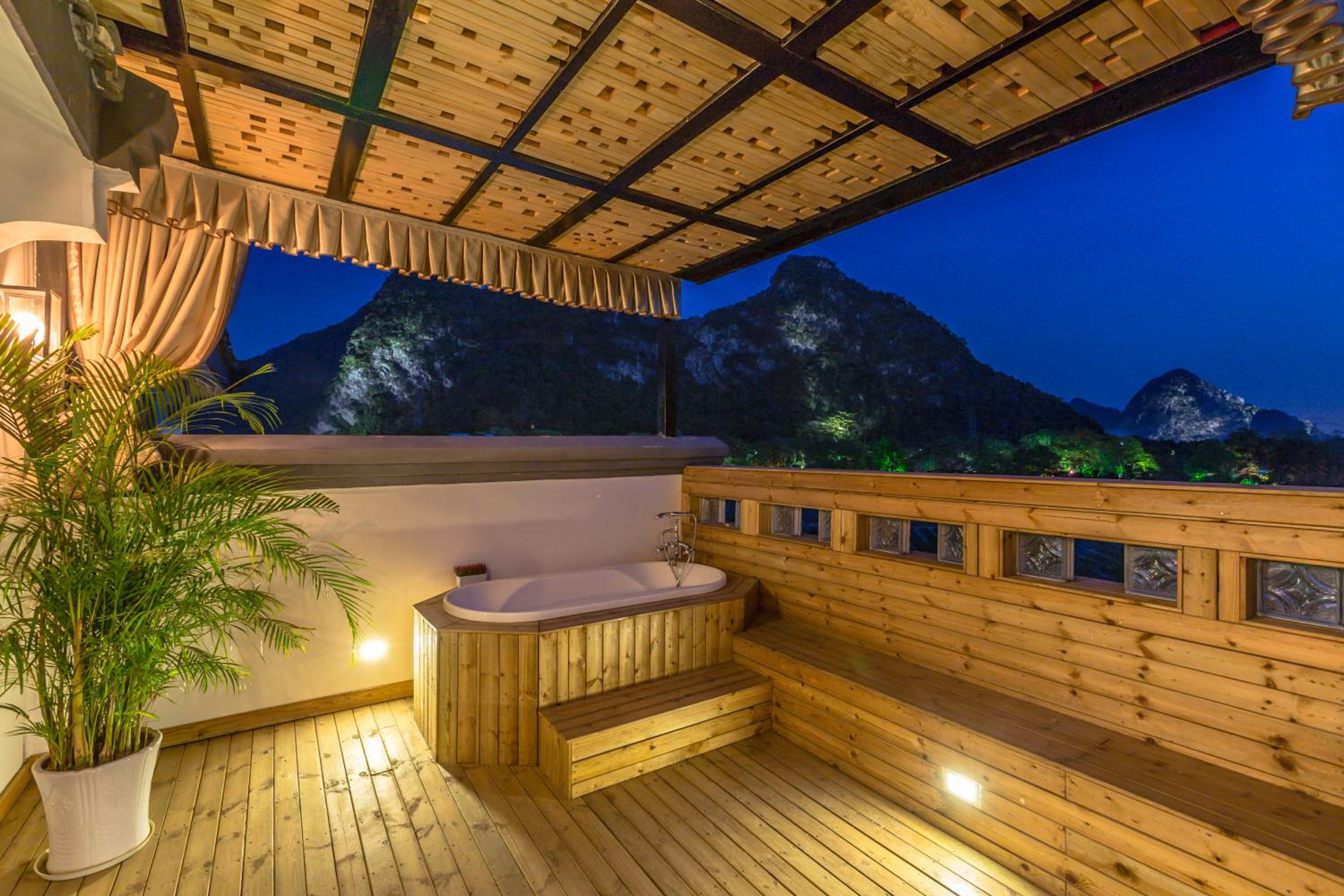 Deluxe Suite With Terrace photo 2