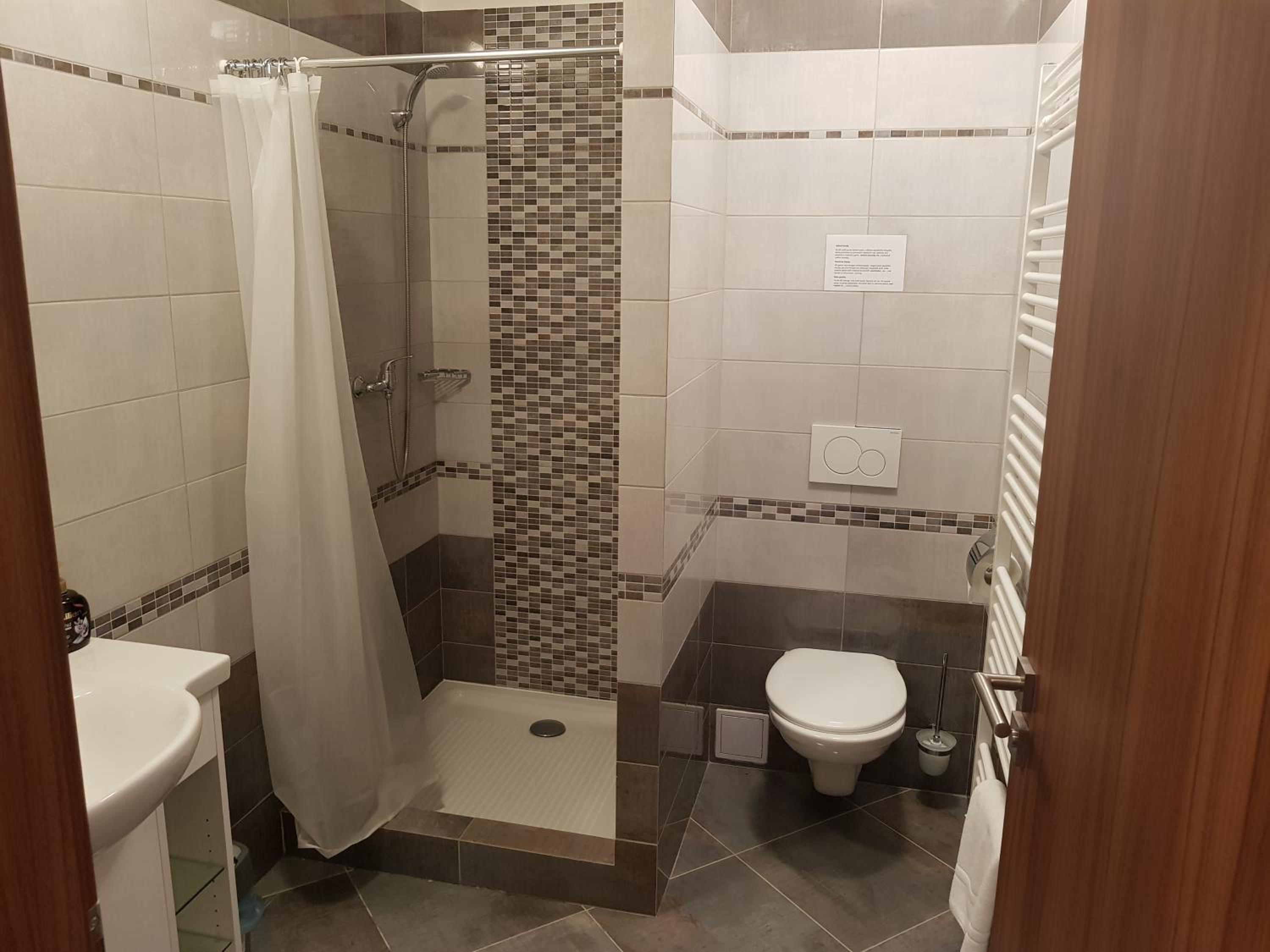 Twin Room with Private Bathroom - Photo 13