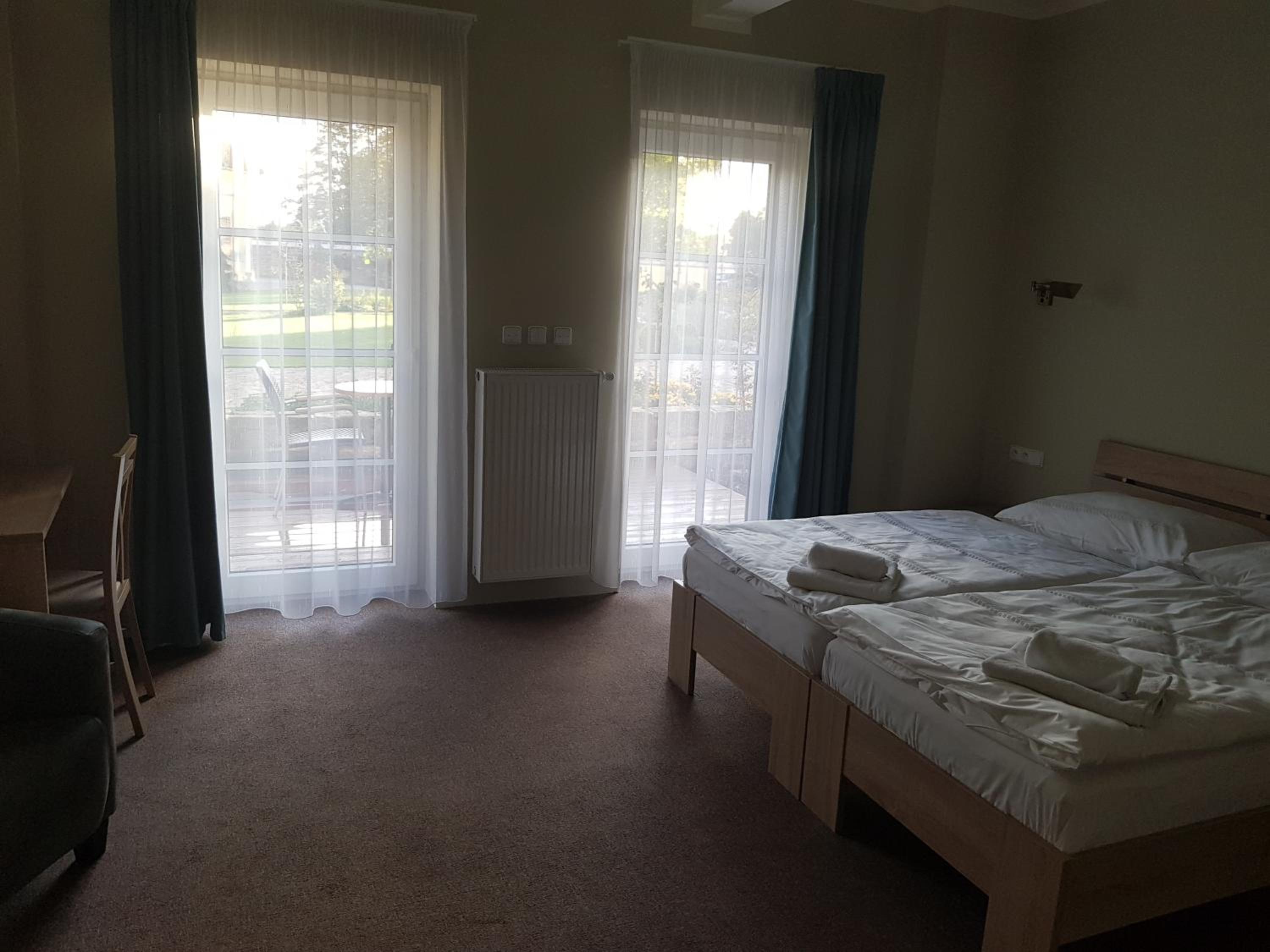 Twin Room with Private Bathroom - Photo 15