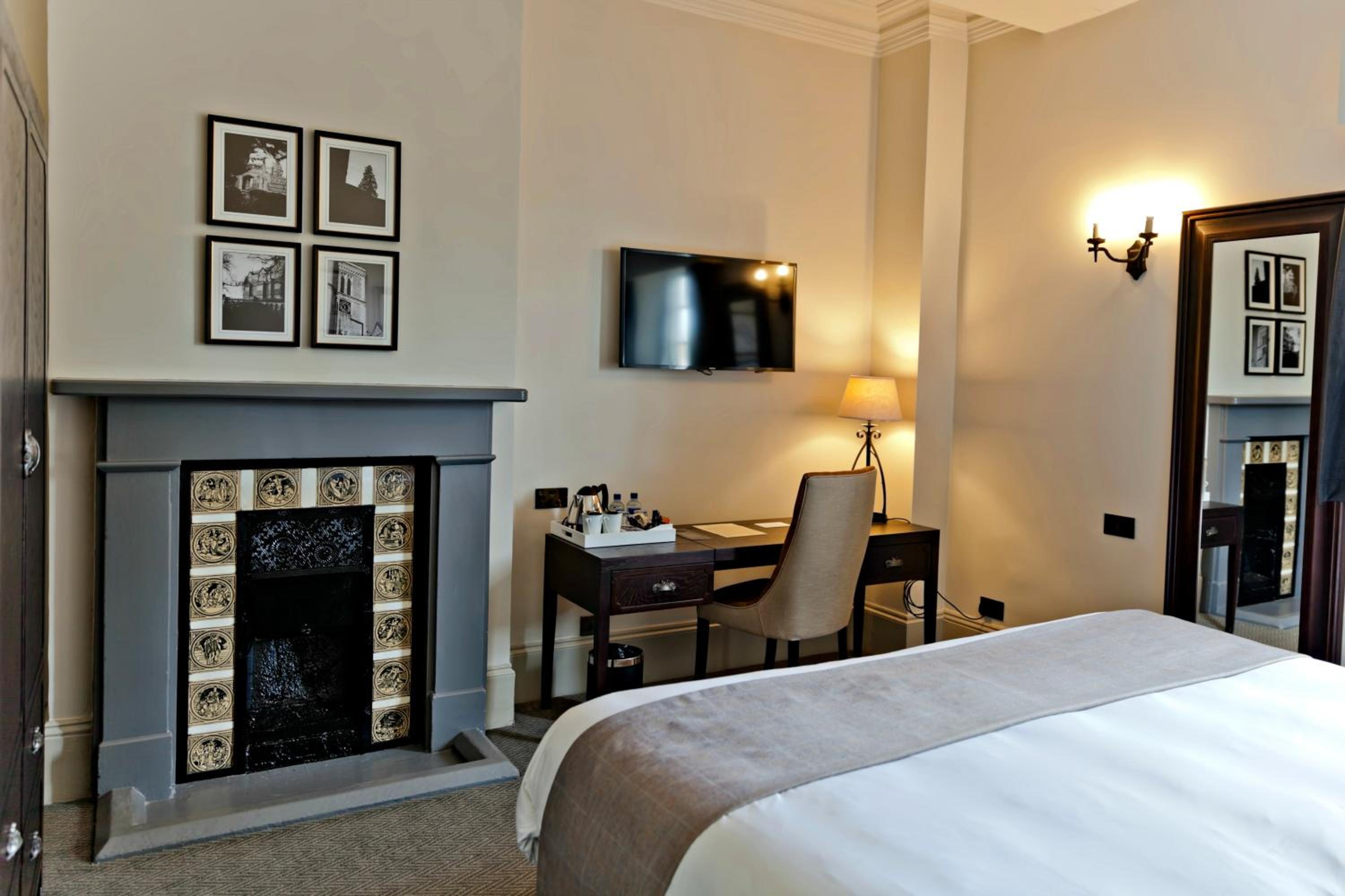 Horsley Tower - Deluxe Double - Photo 3