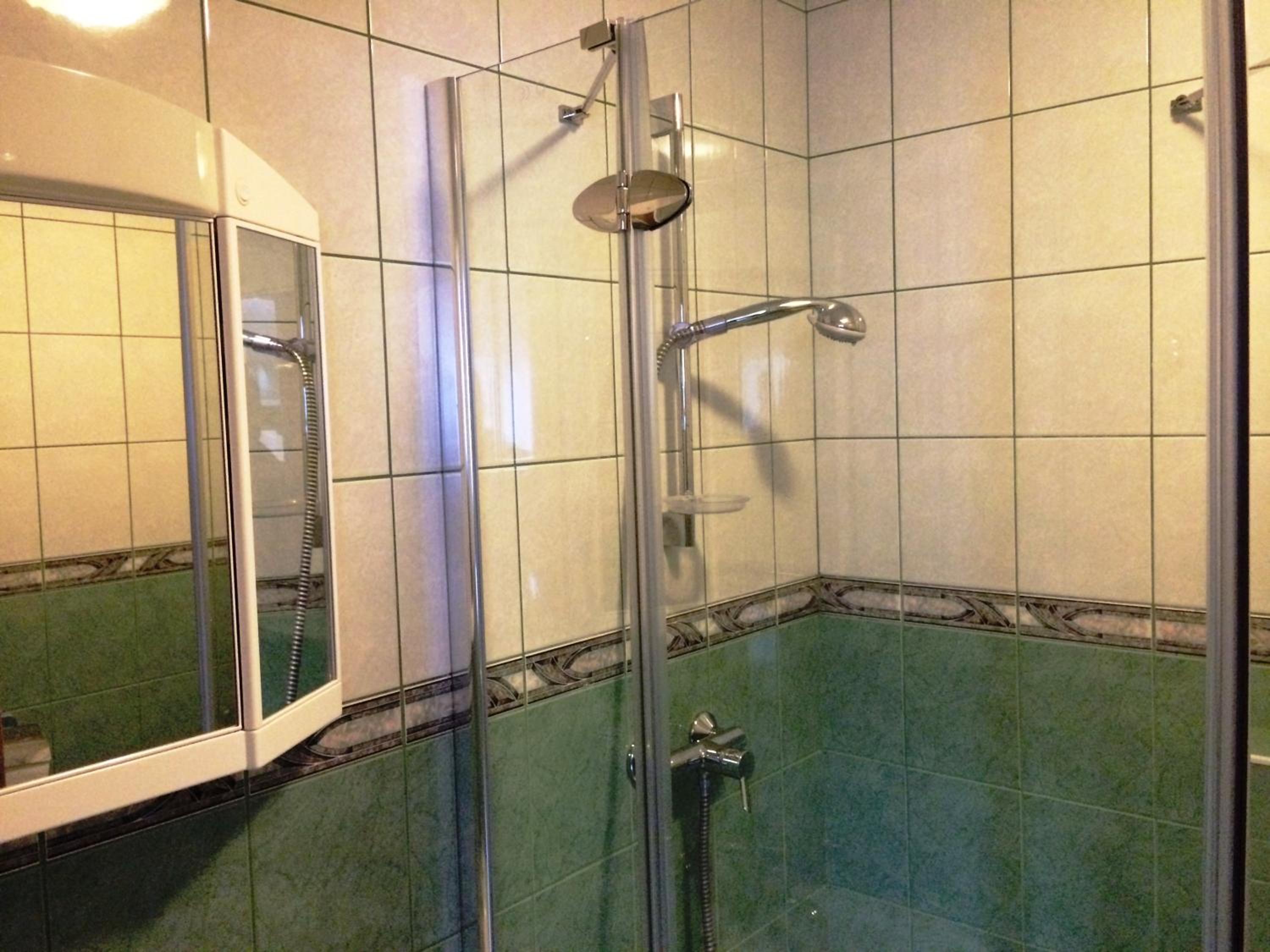 Double Room with Balcony - Photo 10