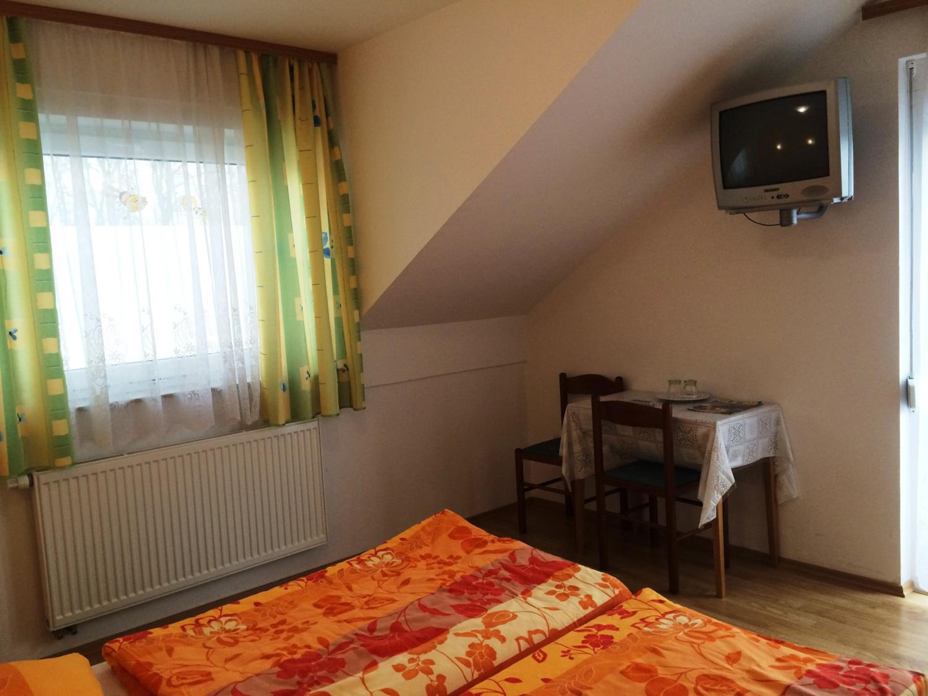 Double Room with Balcony - Photo 9
