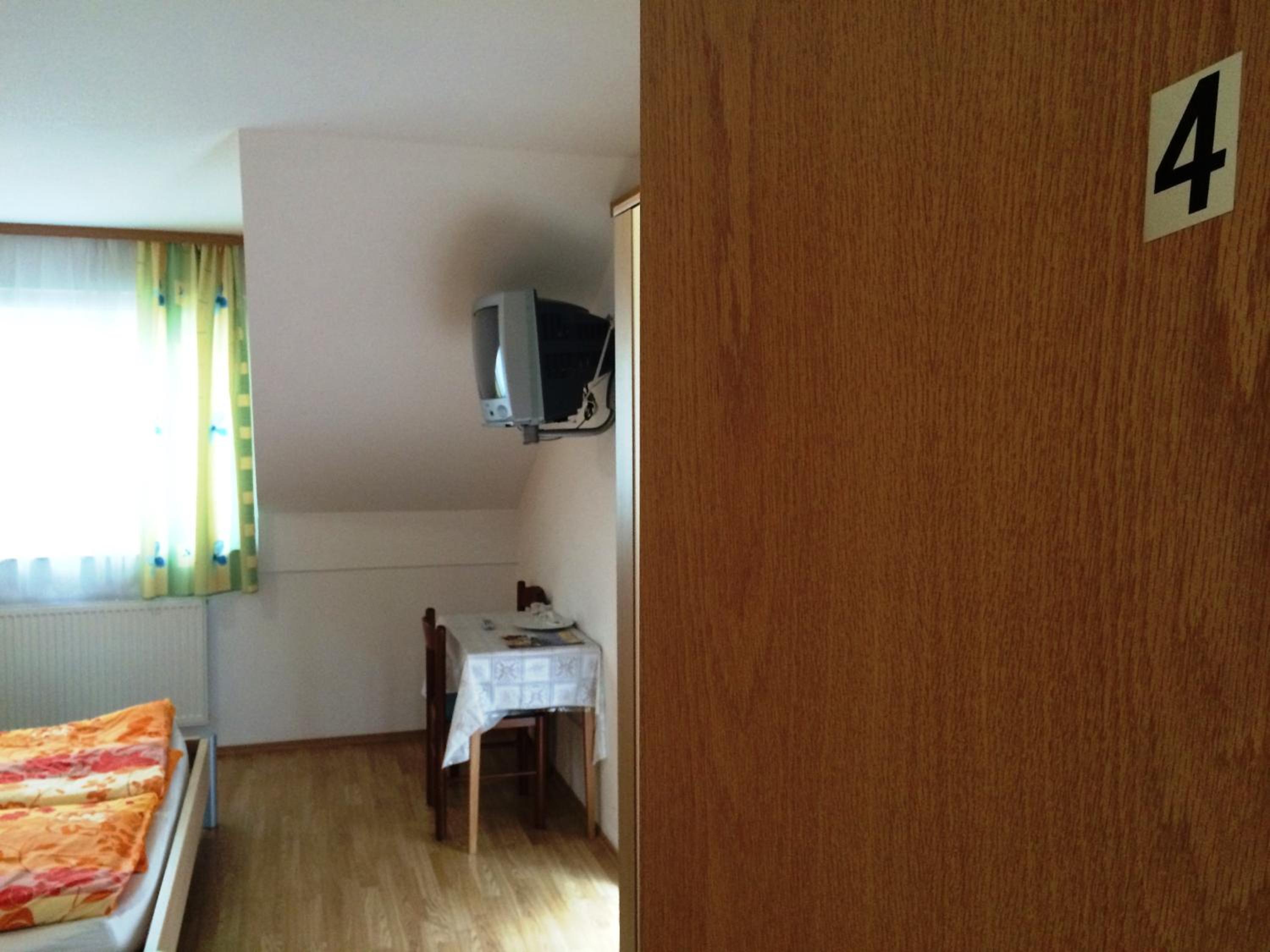 Double Room with Balcony - Photo 6