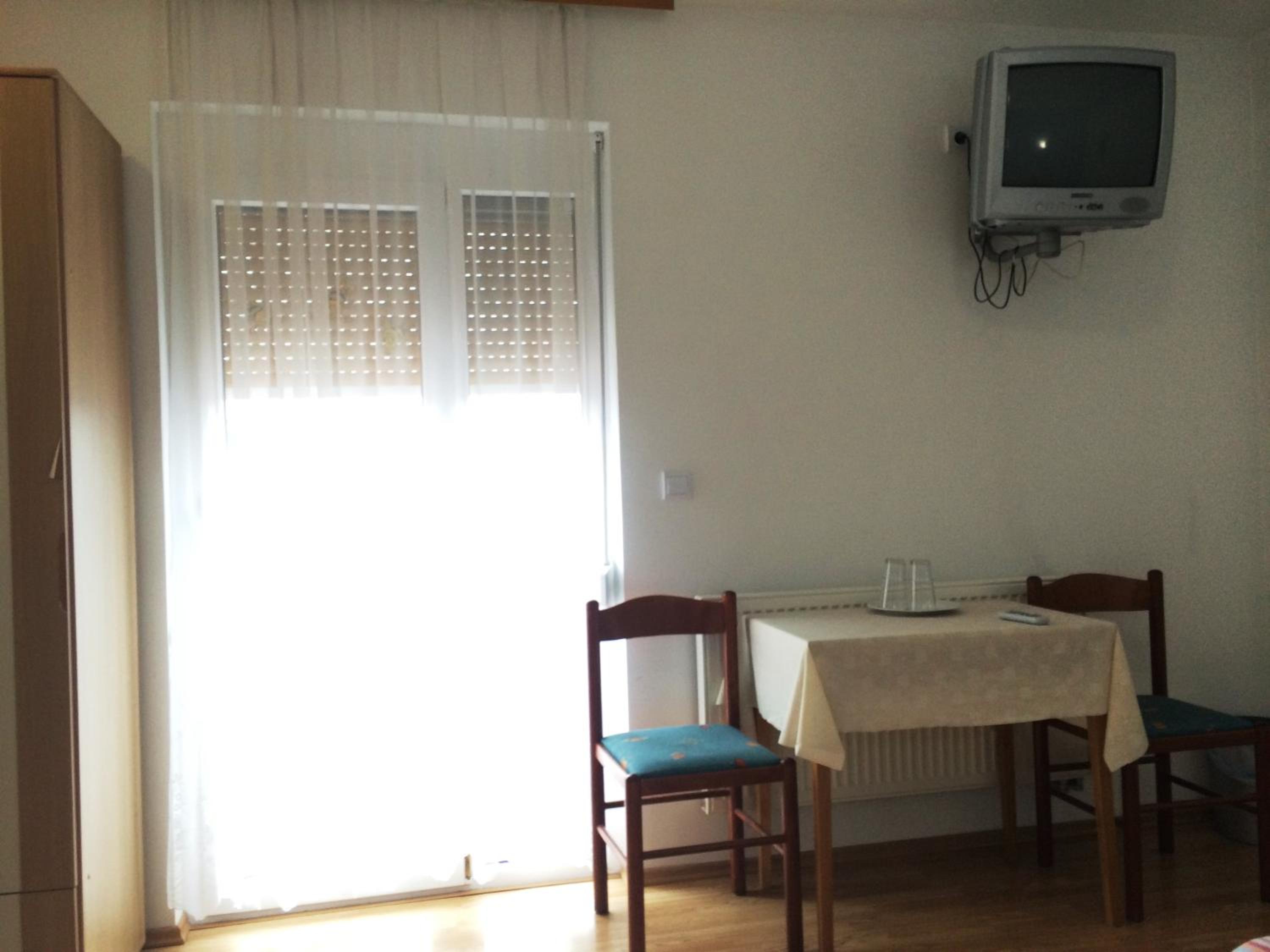 Double Room with Balcony - Photo 5