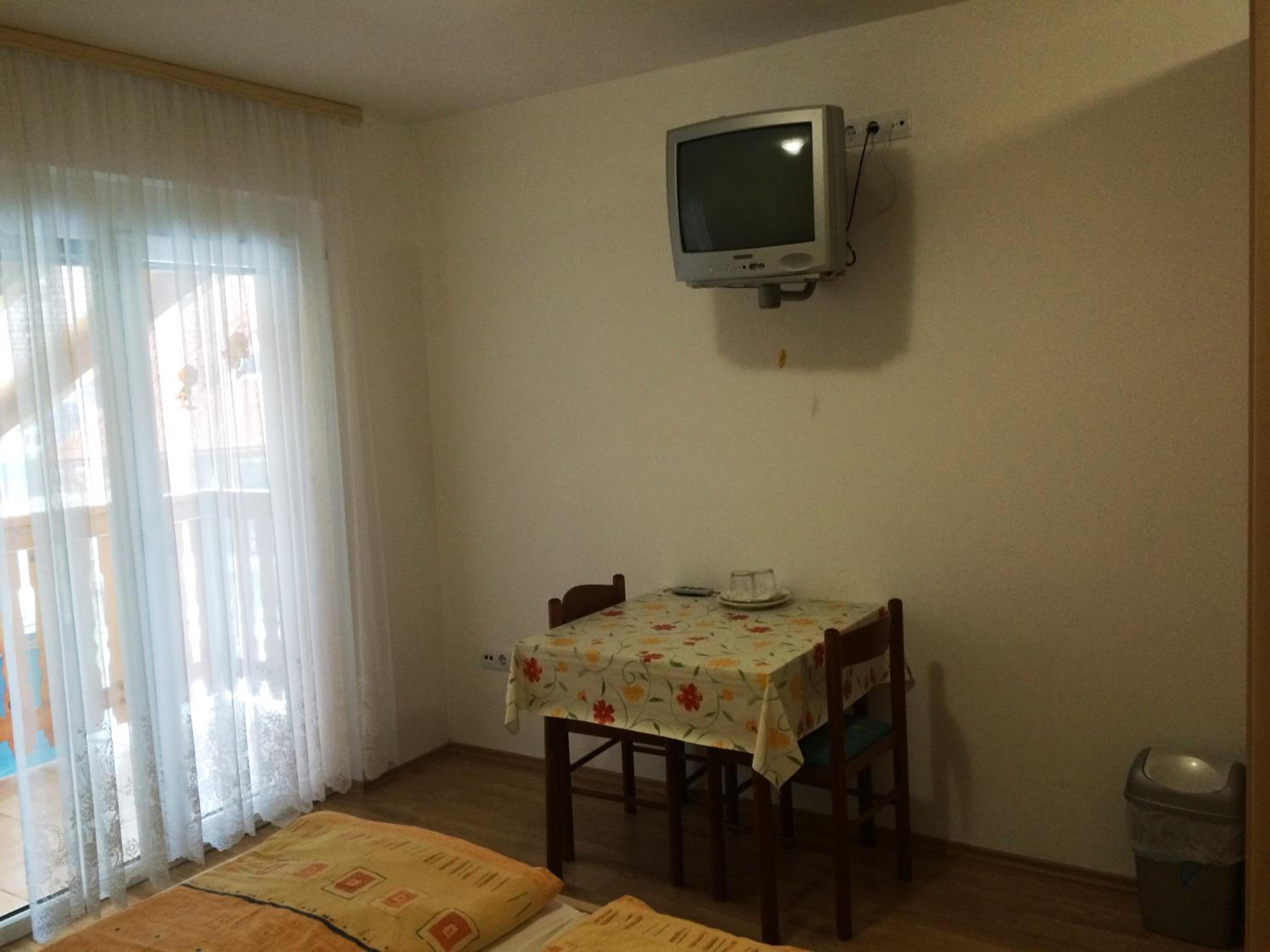 Double Room with Balcony - Photo 2