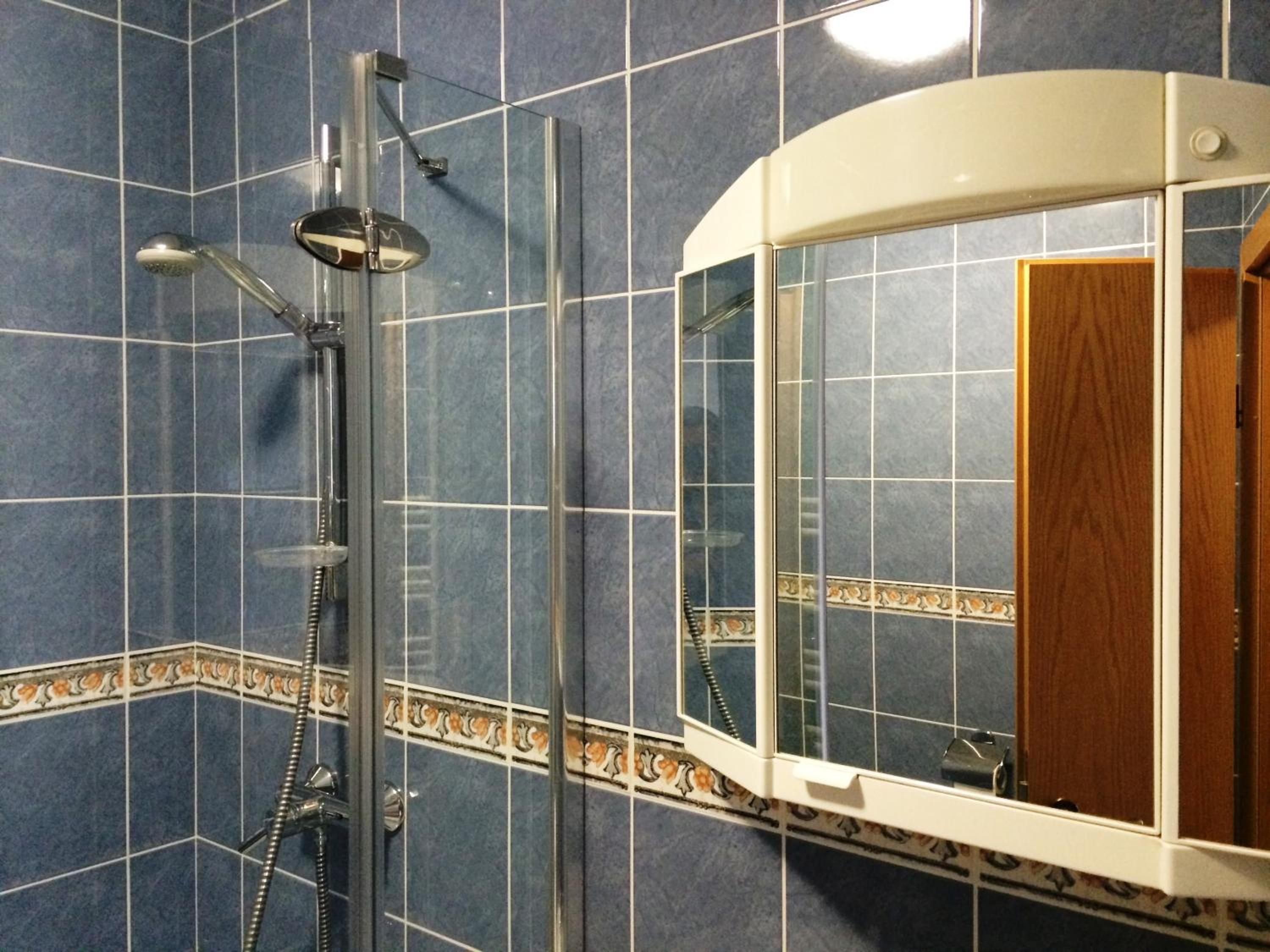 Double Room with Balcony - Photo 12