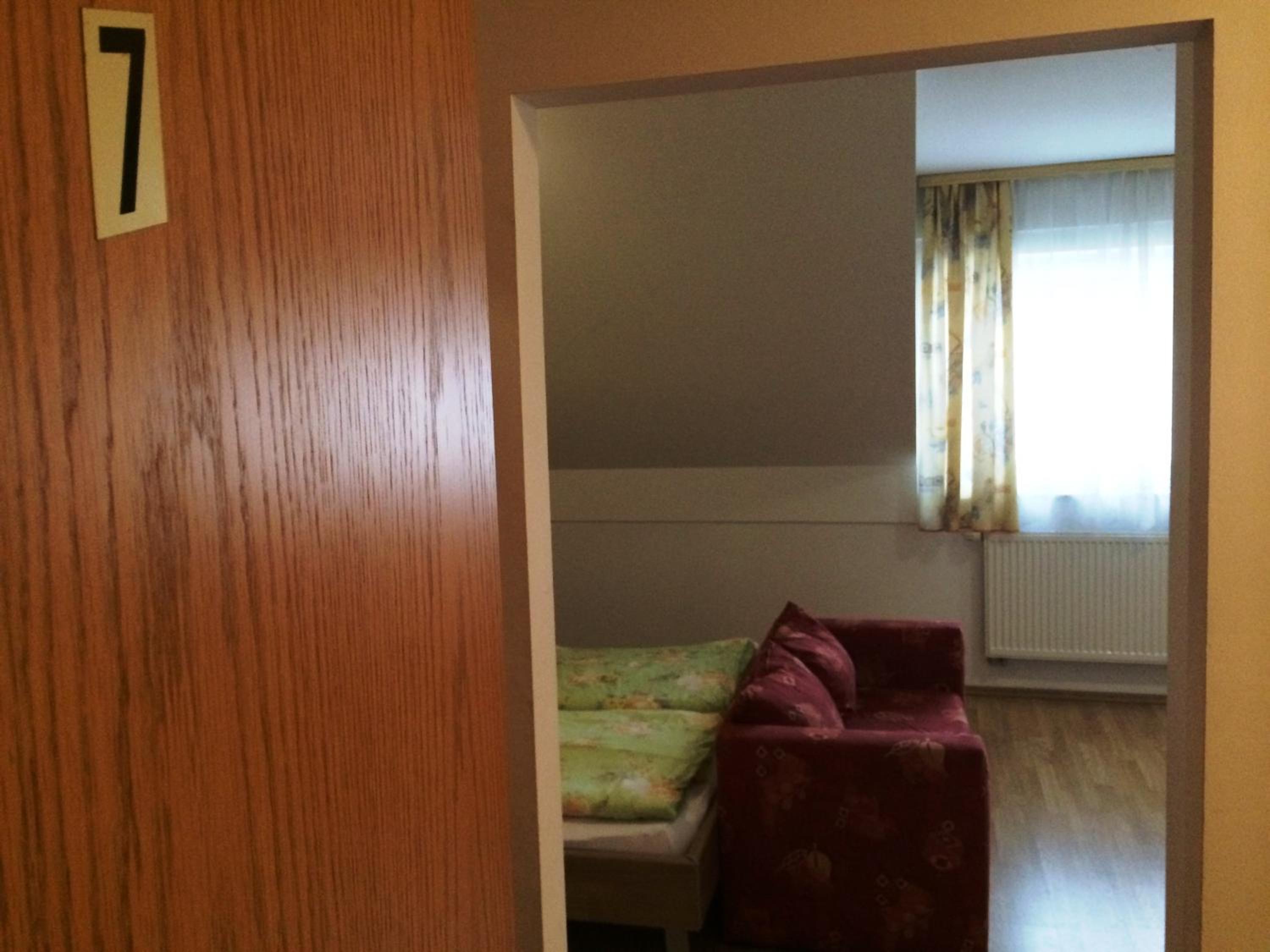 Studio Apartment - Photo 1