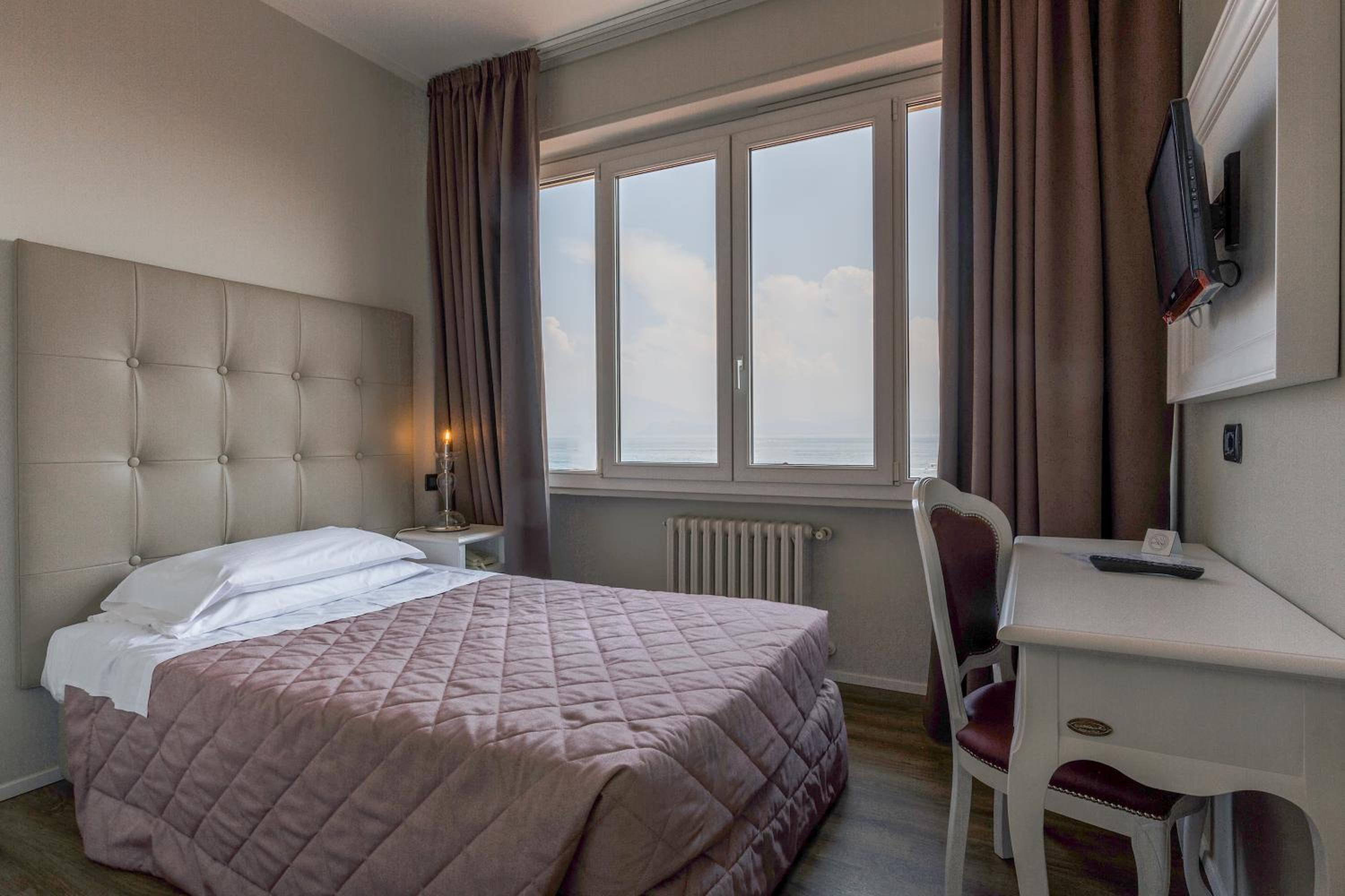 Single Room with Lake View