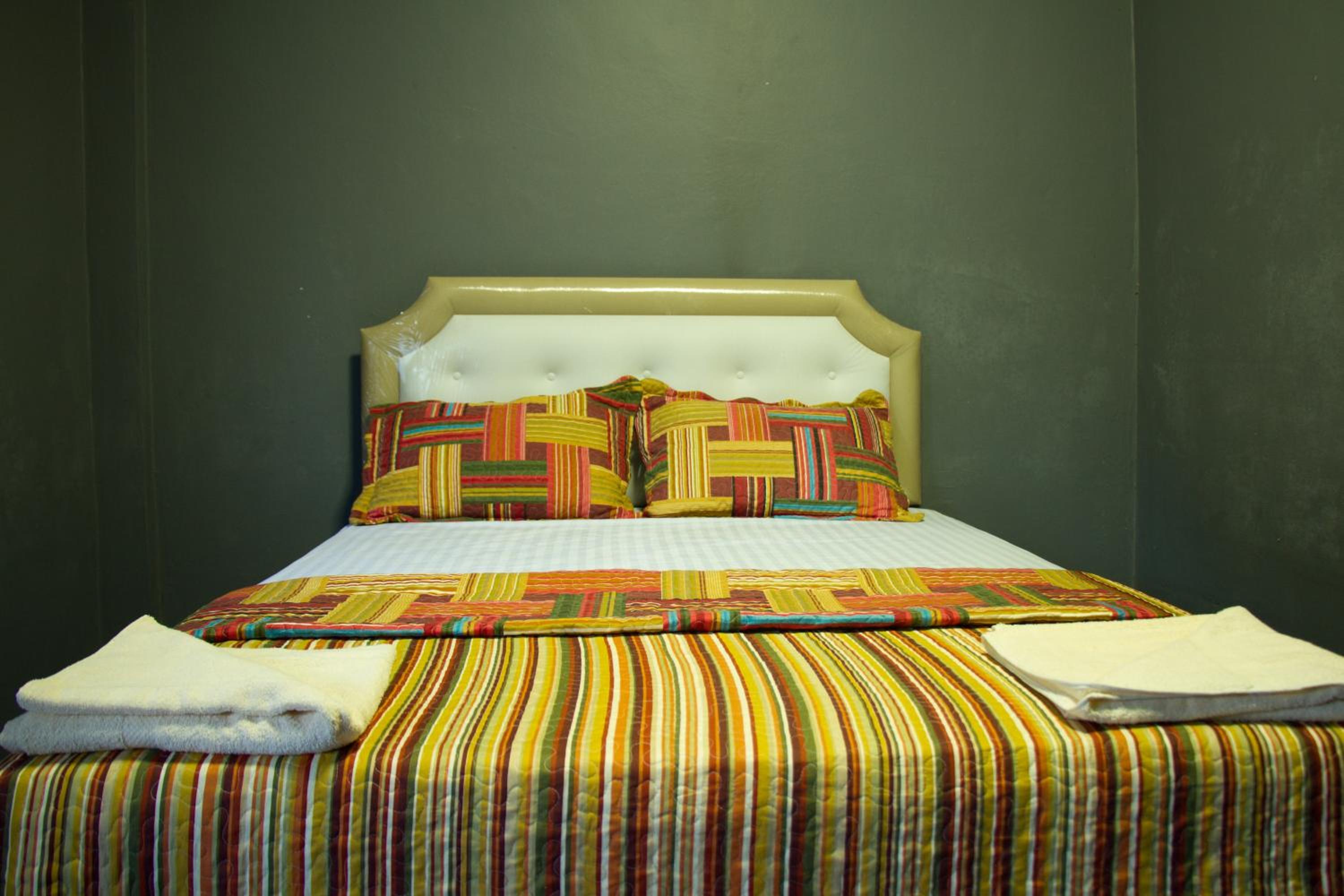 Double Room with Private Bathroom - Photo 2