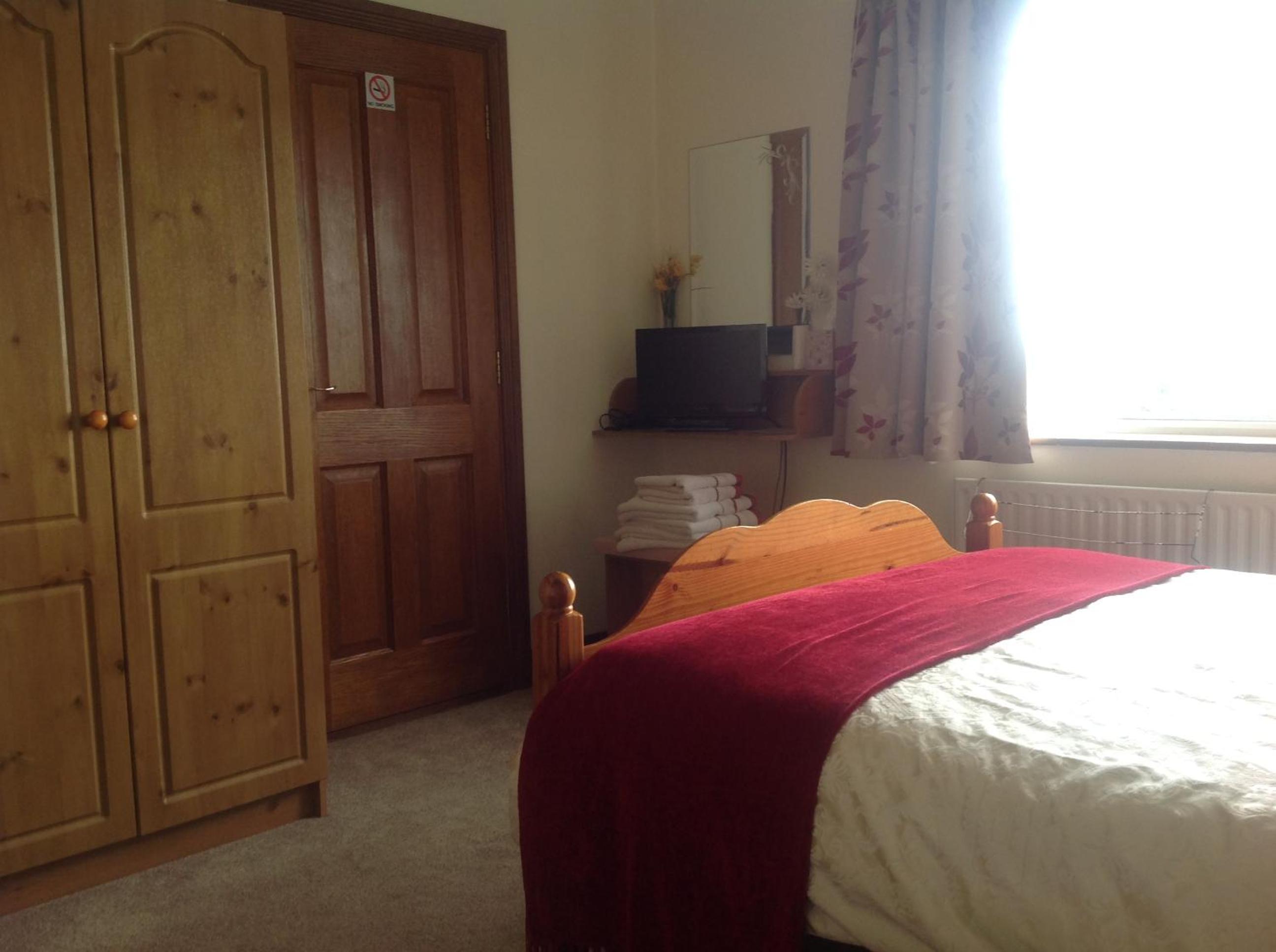 Triple Room with Bathroom - Photo 3