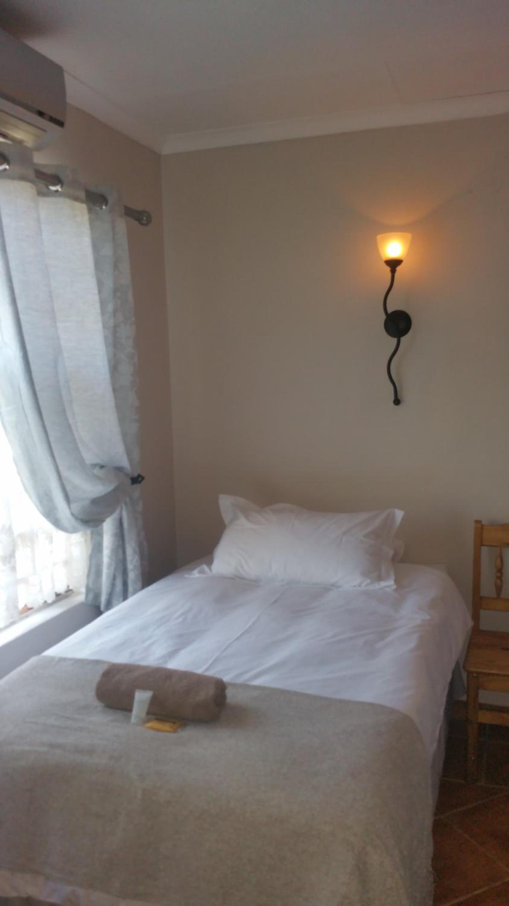 Twin Room with Private Bathroom photo 1