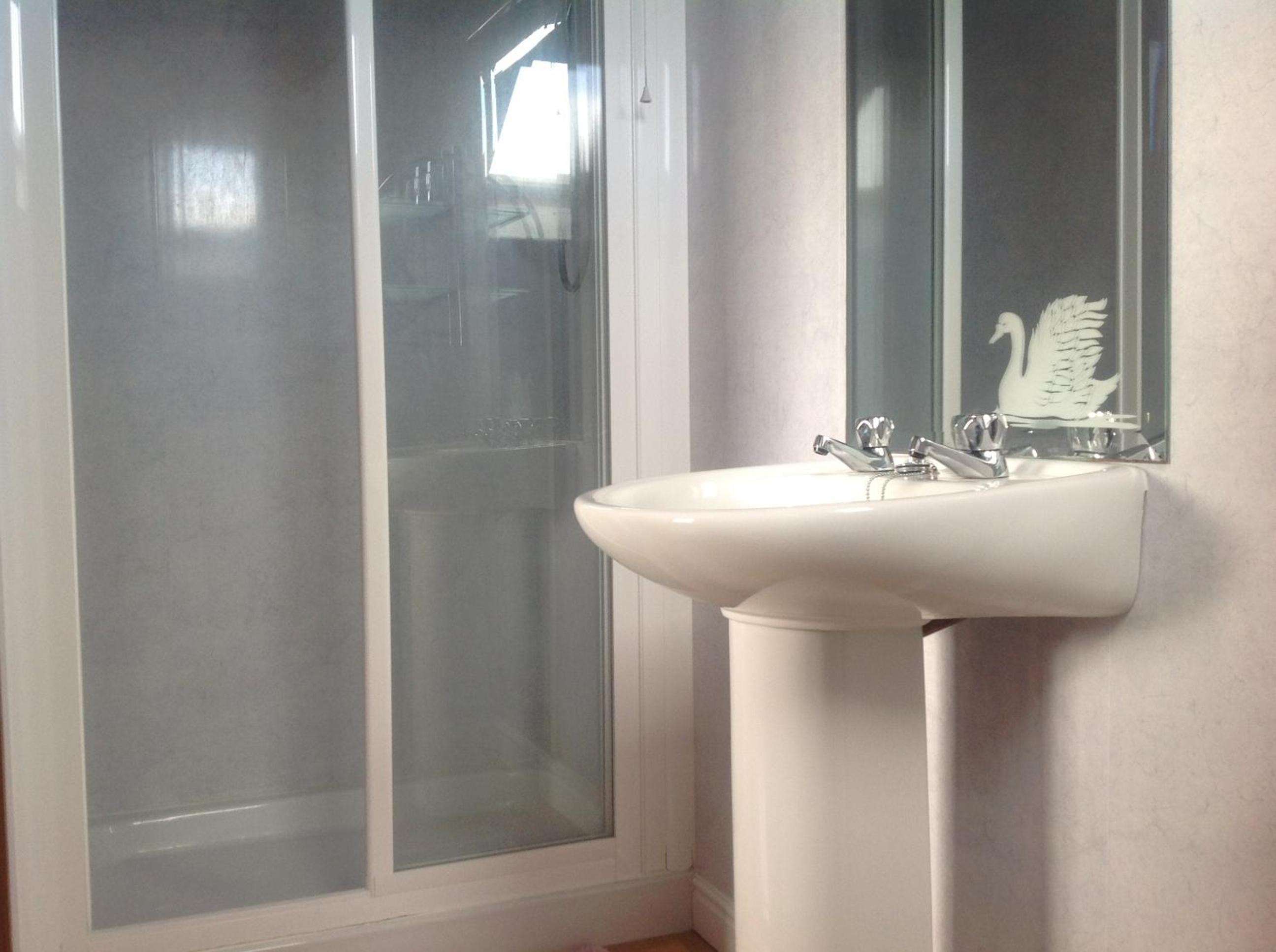 Family Room with Private Bathroom - Photo 4