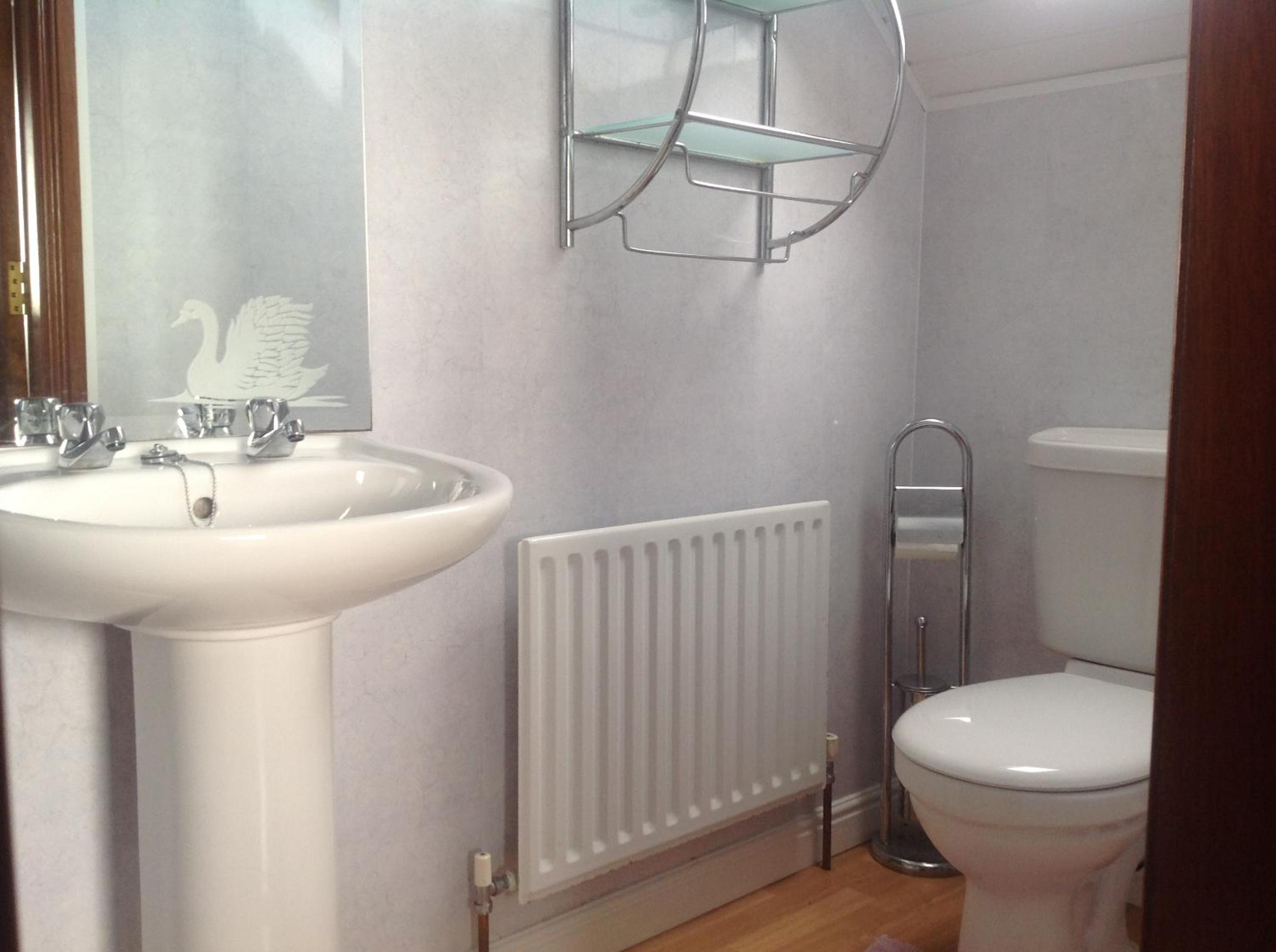 Family Room with Private Bathroom - Photo 2