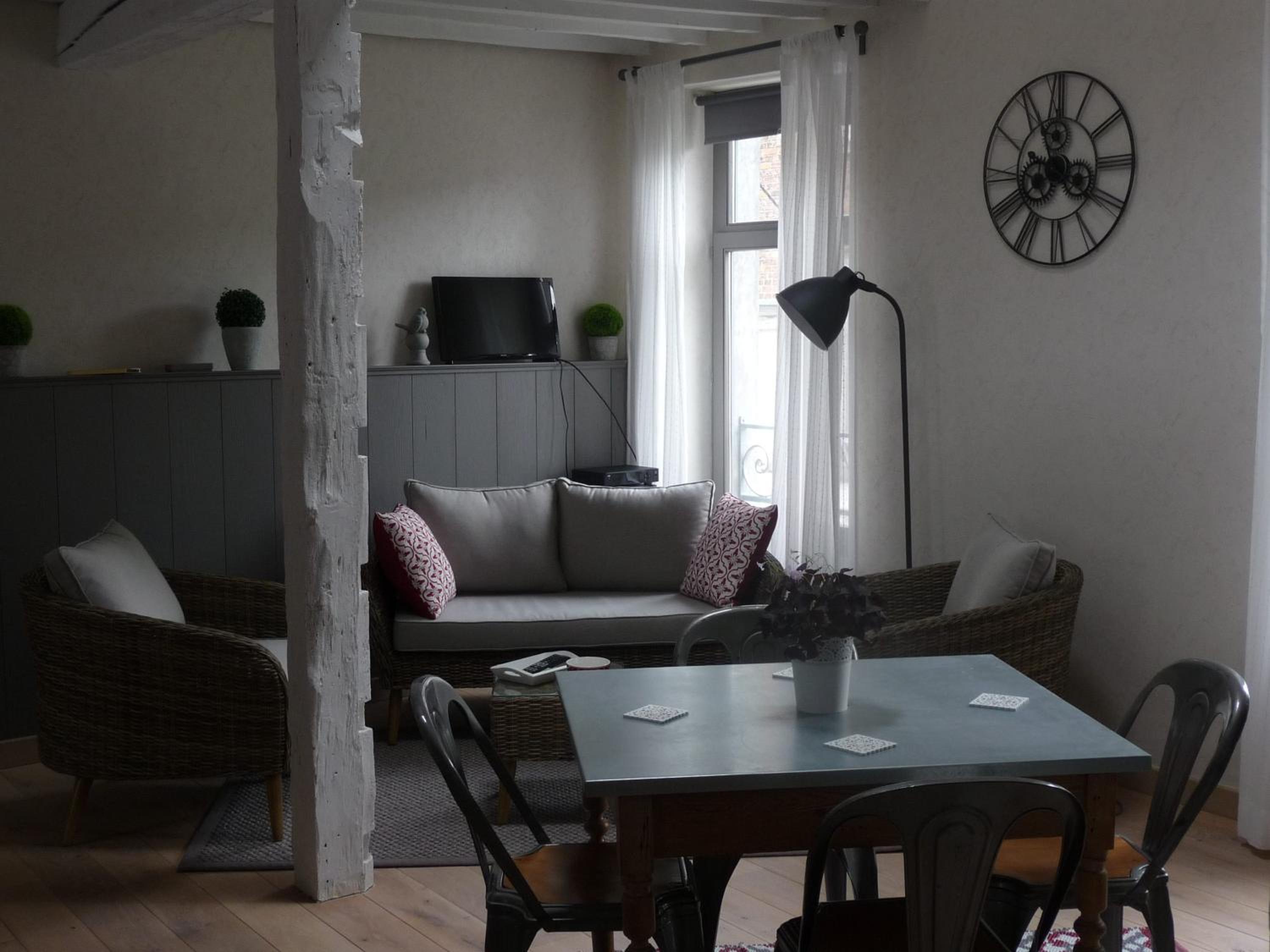 One-Bedroom House photo 1