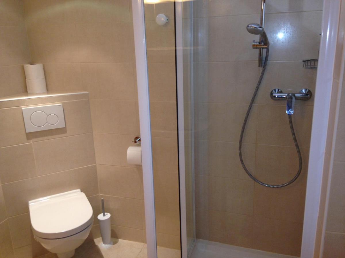 Double or Twin Room with Private Bathroom photo 2