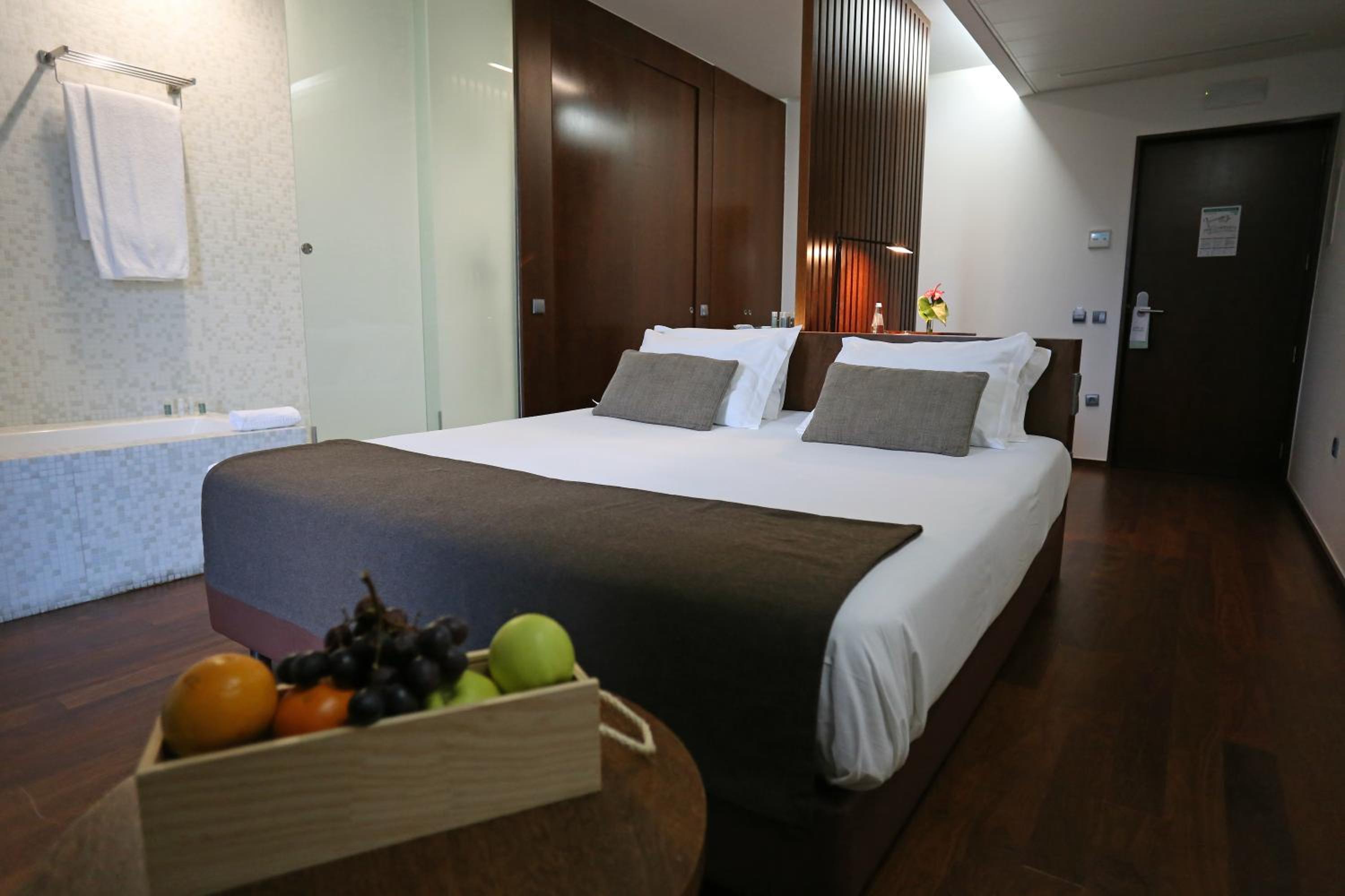 Twin/Double Room with Garden View - Photo 4