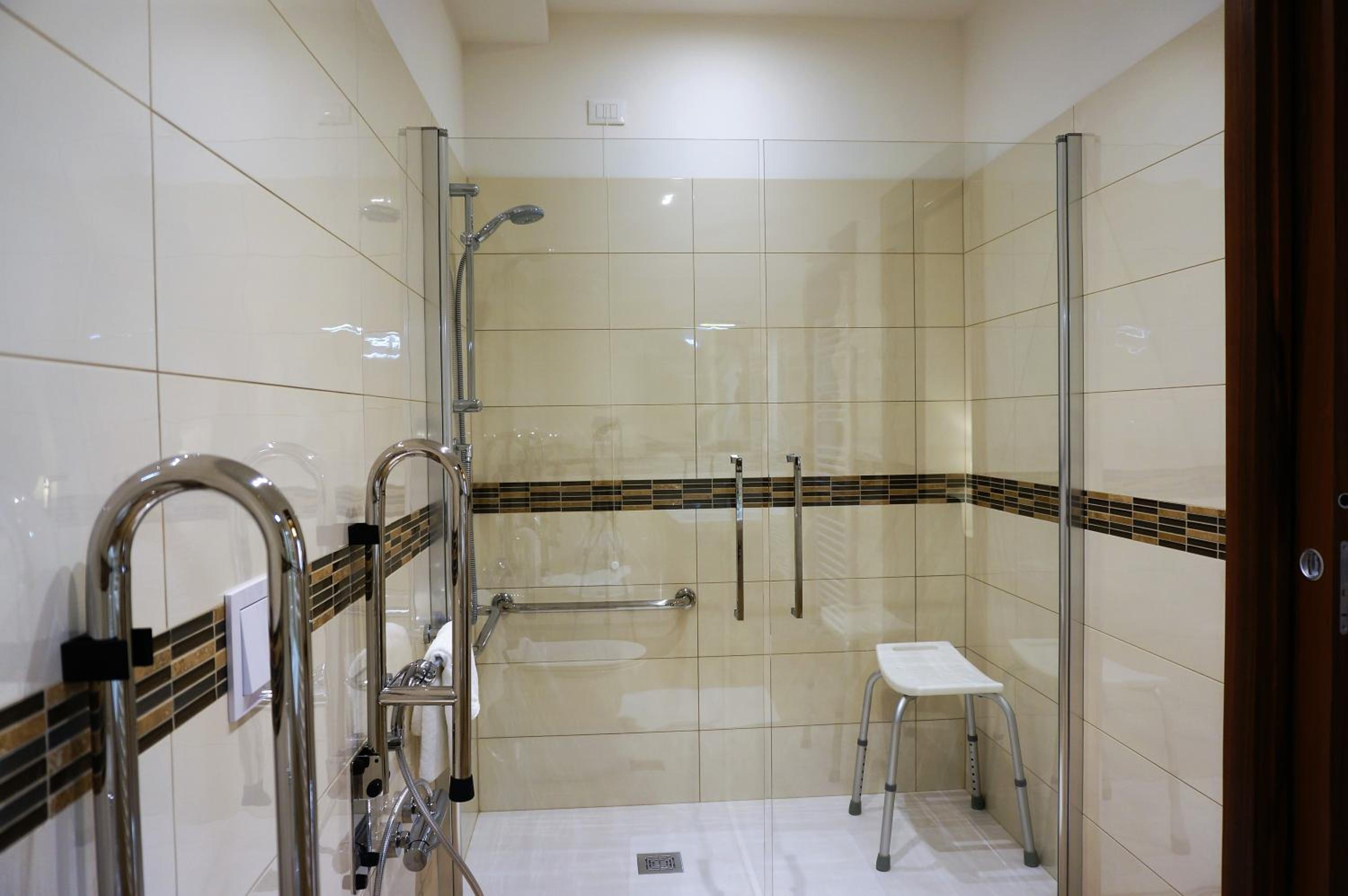 Double or Twin Room - Disability Access photo 3