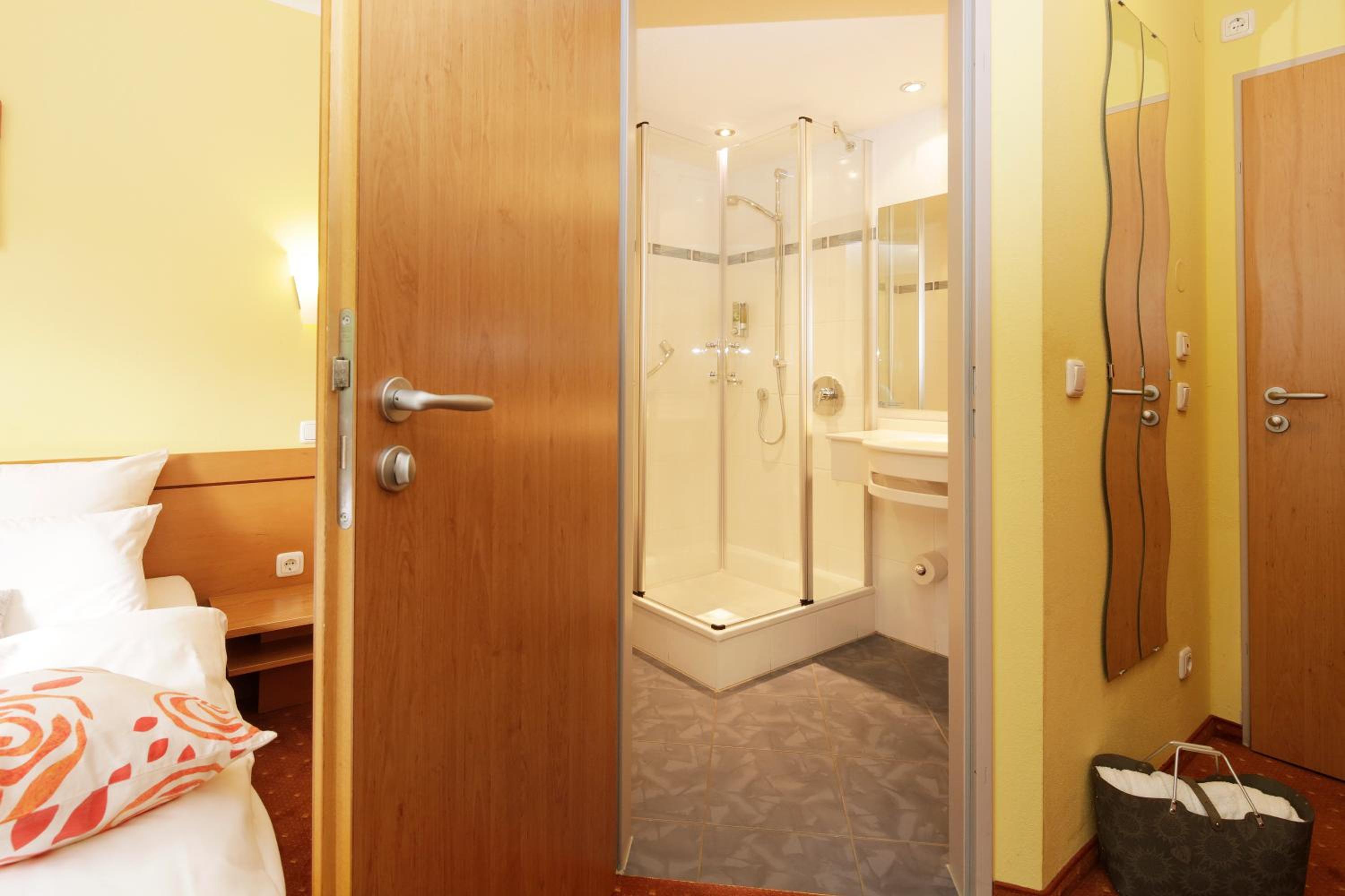 Single Room photo 3