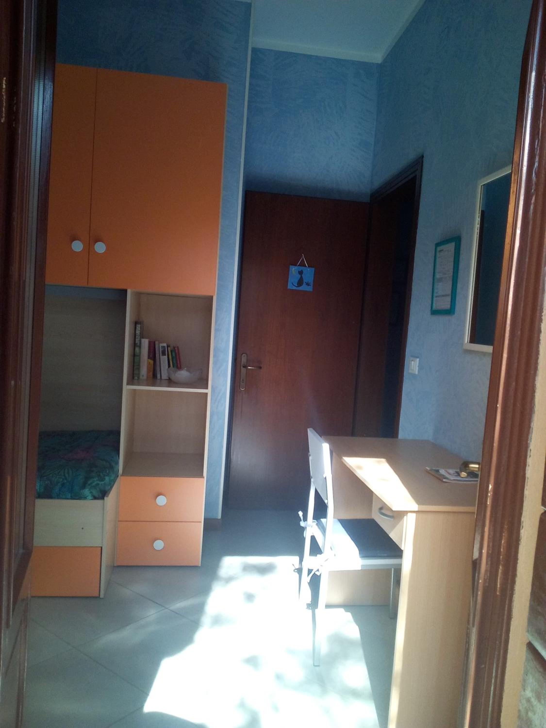 Single Room with Shared Bathroom photo 3